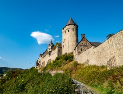 Lange war Burg Altena eine Ruine. Dann entschied Kaiser Wilhelm II. den Streit: er ließ die Burg im historisierenden Stil wieder aufbauen, © Tourismus NRW e.V.