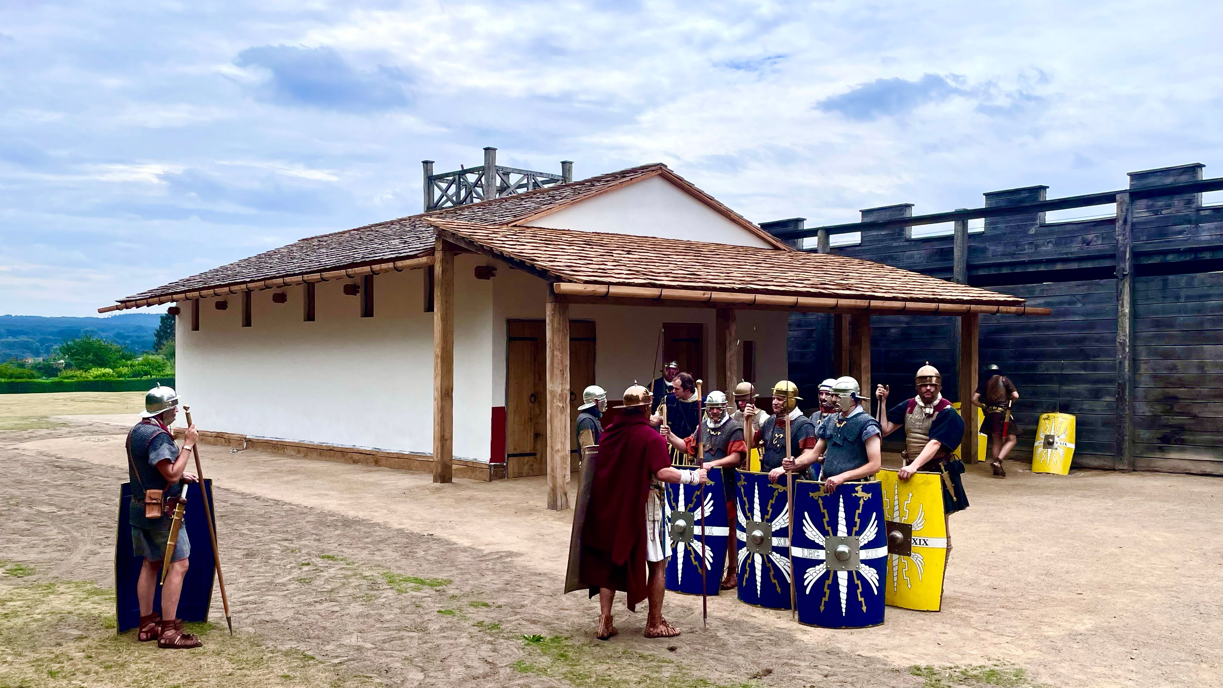 Wachhaus mit Legionären JM