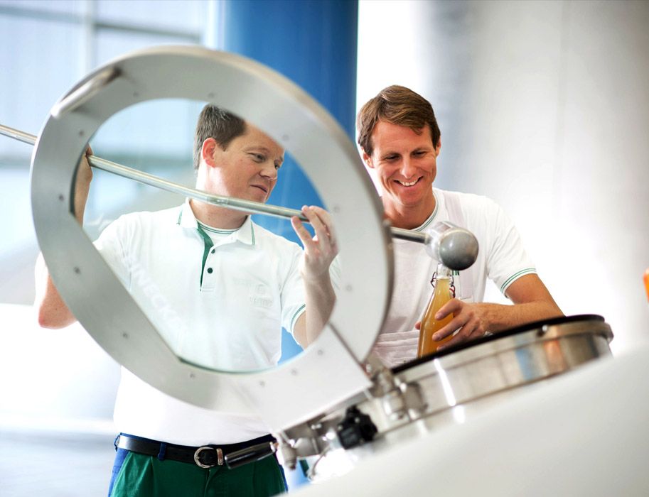 Heute steht den Brauern und Mälzern für das jahrhundertealte Handwerk des Bierbrauens modernste Technologie zur Verfügung