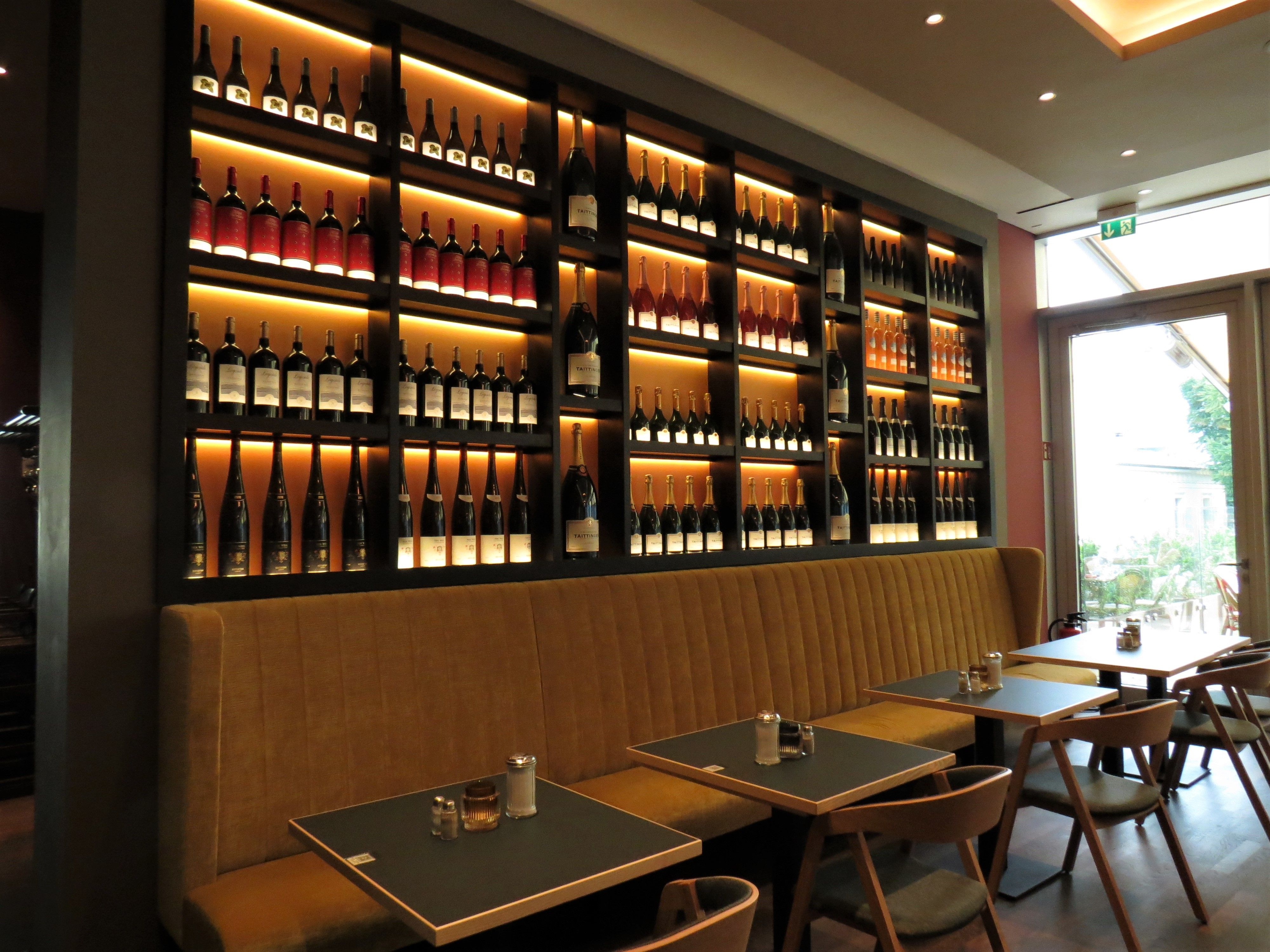 Anja Luckas, Restaurant Elisenbrunnen, Weinwand