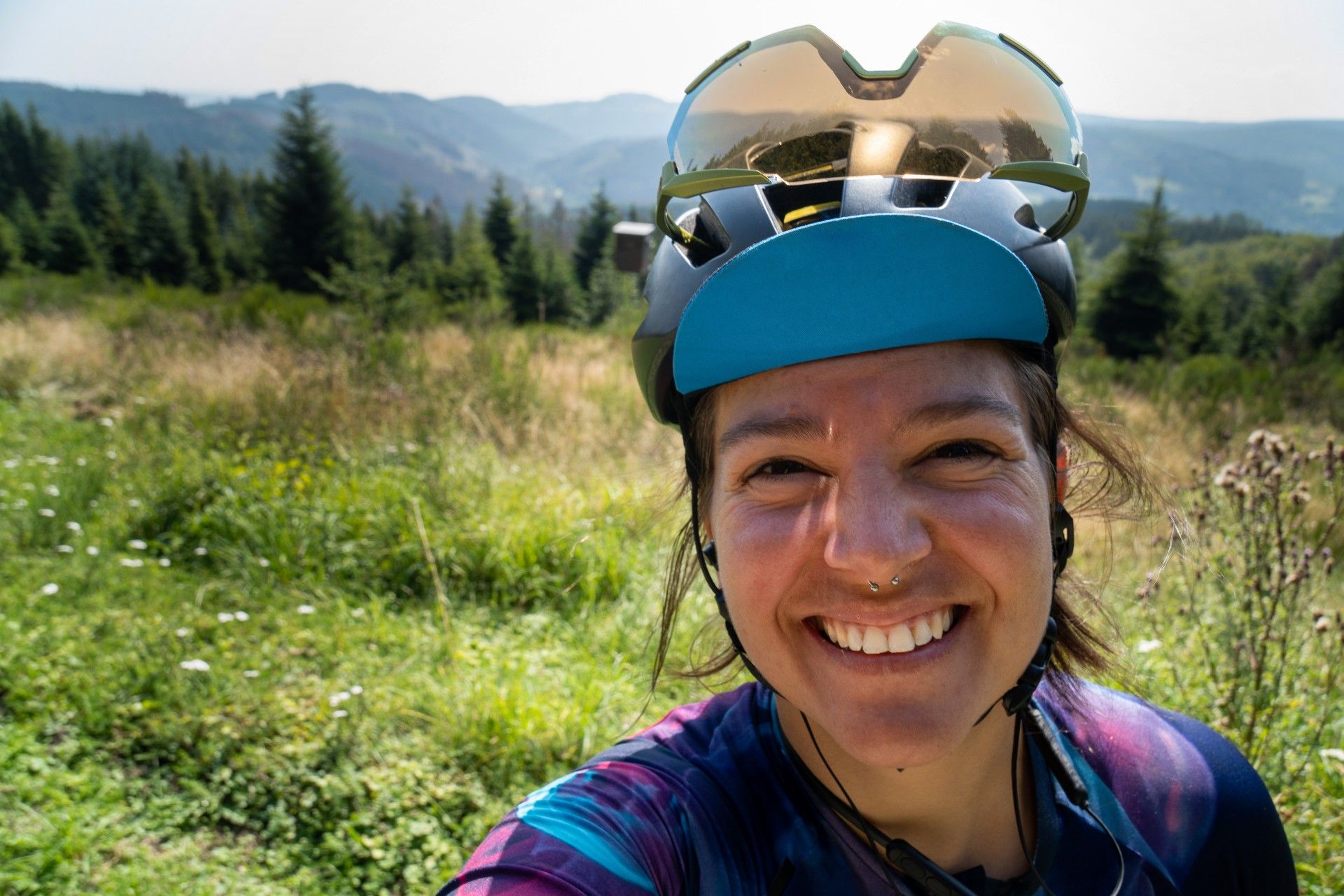 Selfie Jule Wagner vor Feld