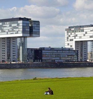 Blick auf die Kranhäuser im Kölner Rheinauhafen, © Dieter Jacobi / KölnTourismus GmbH