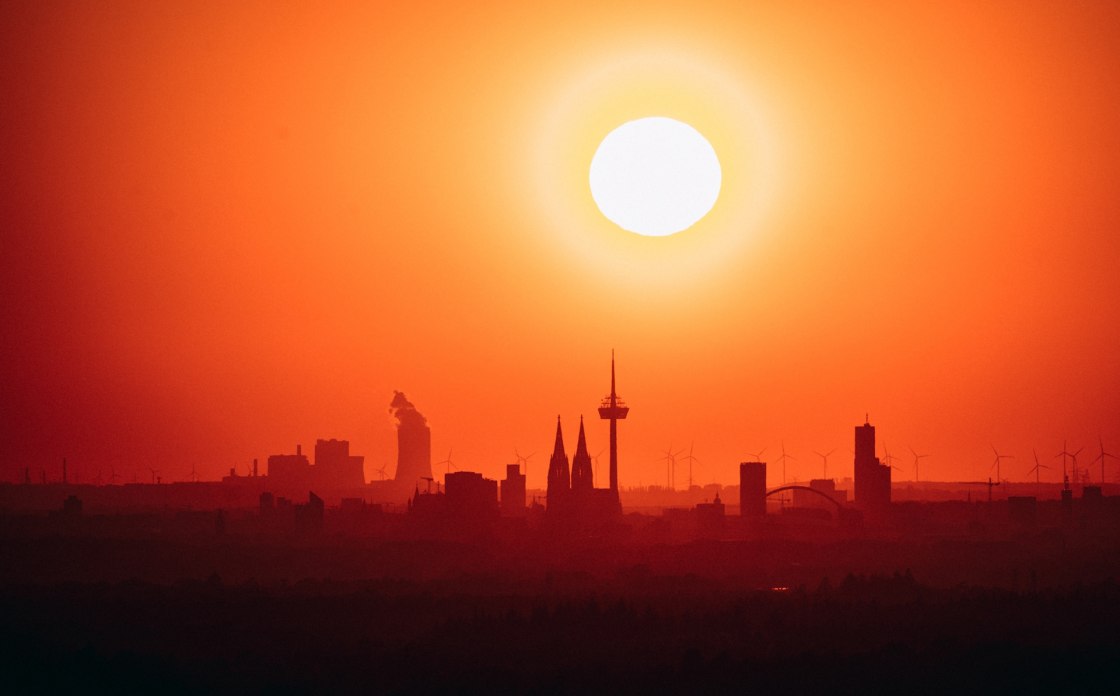 Sonnenuntergang im Bergischen Land mit Blick auf Köln, © Johannes Höhn