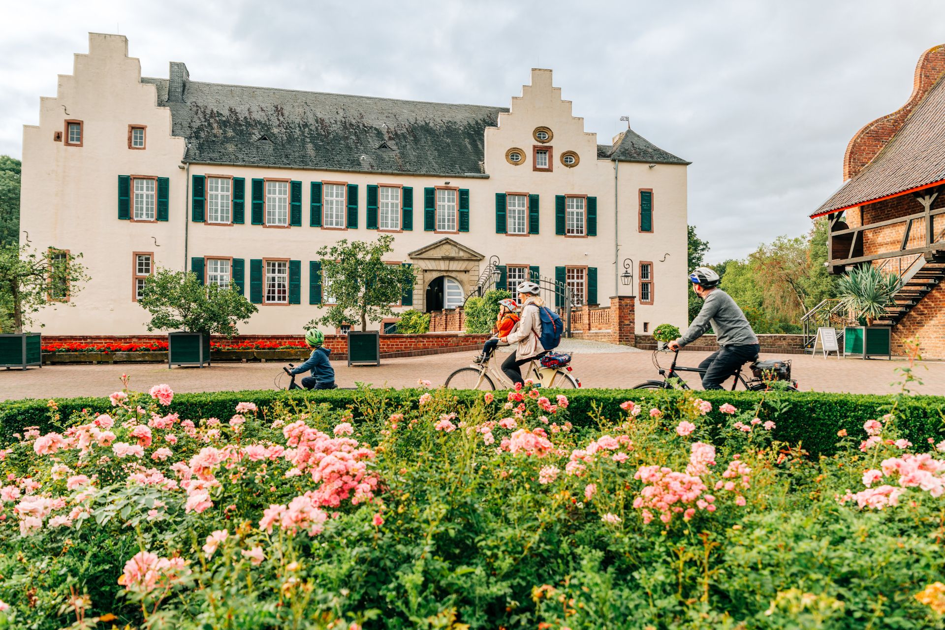 Zur Seite Burg Heimerzheim