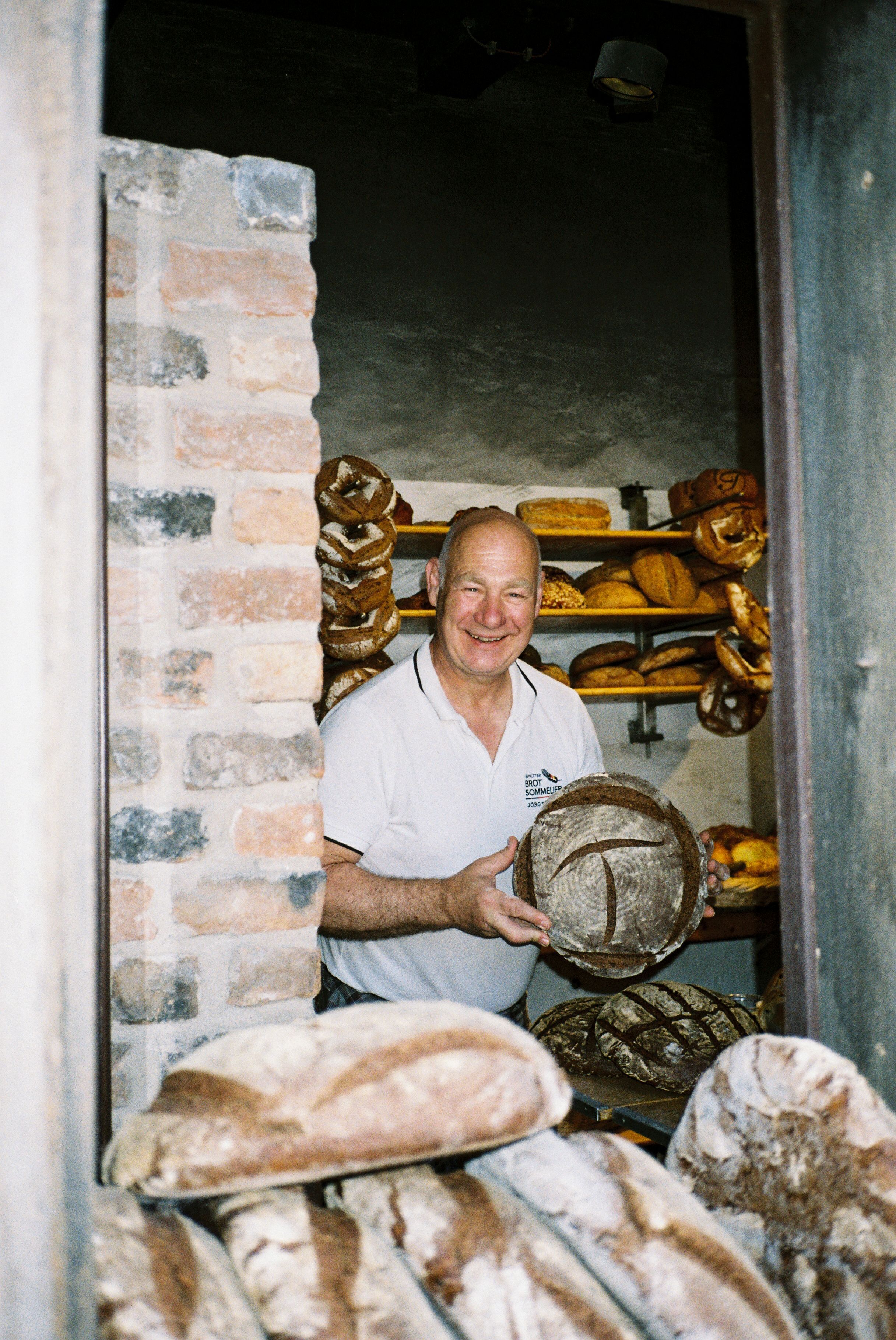 Molle & Korn, Henri Schade, Brotsommelier mit Brot im Münsterland.
