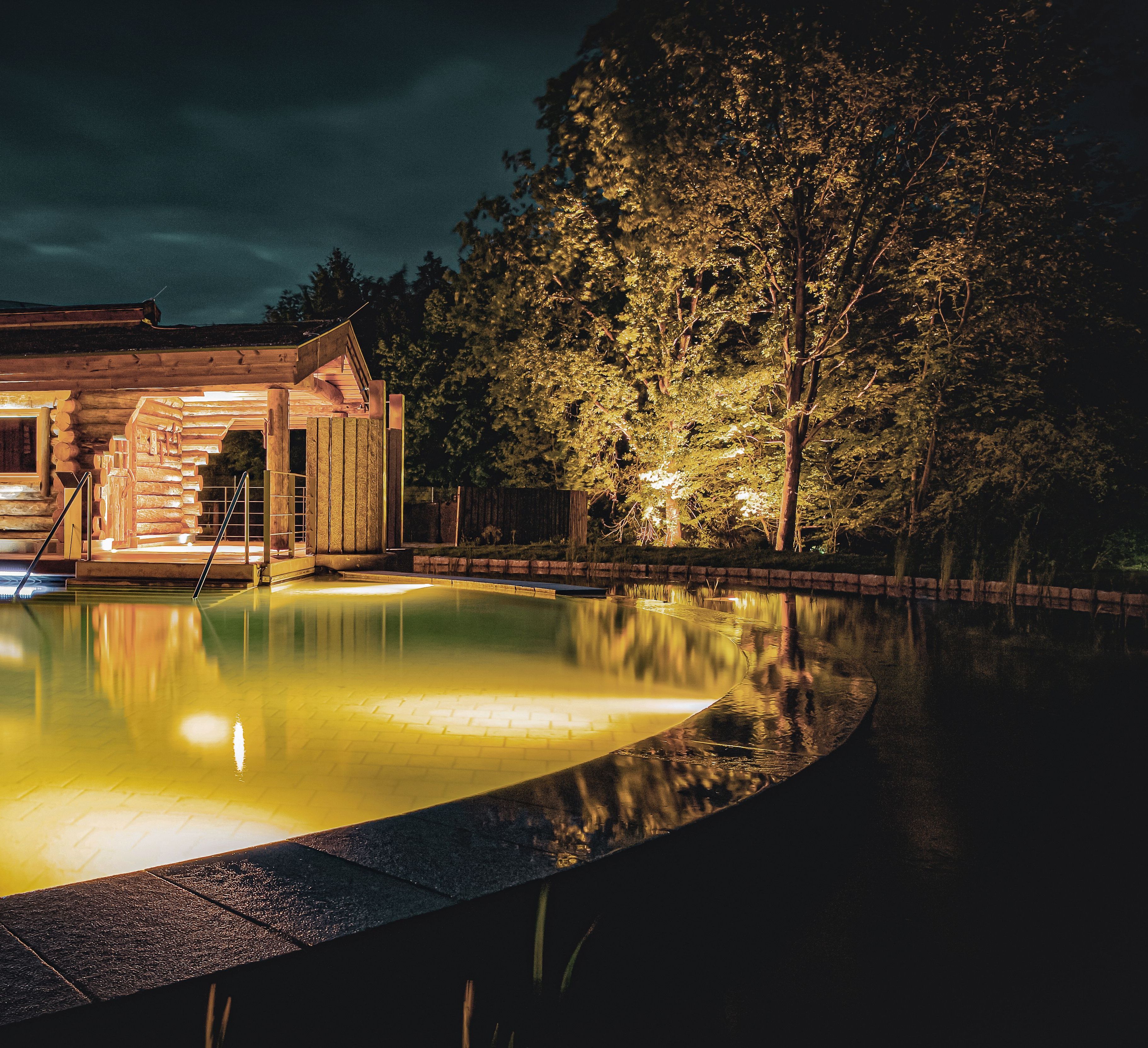 VitaSol Saunalandschaft am Abend