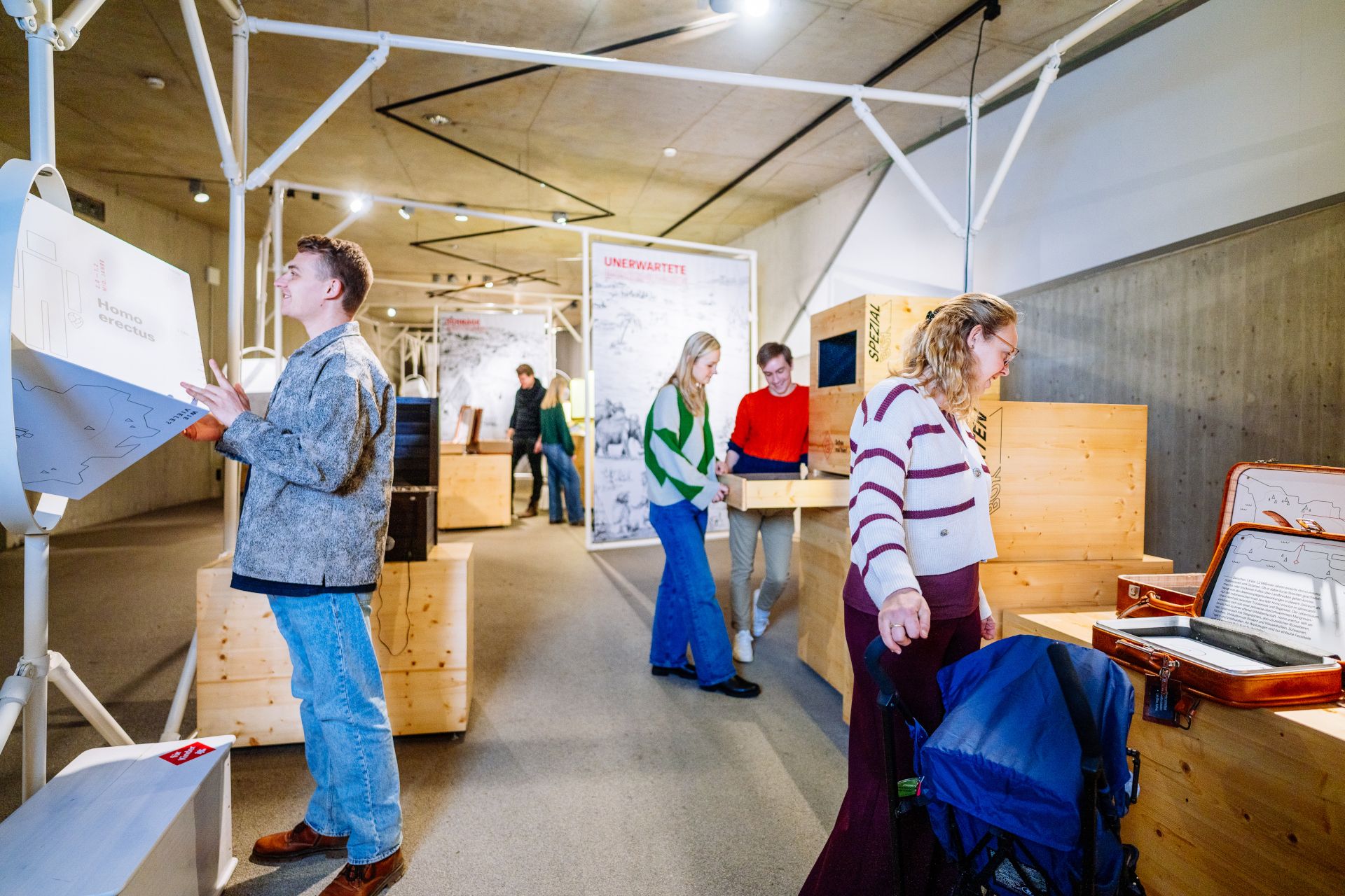 Die Ausstellung „Zwei Millionen Jahre Migration“ im Neanderthal Museum in Mettmann zeigt anhand unzähliger Objekte, wie tief Mobilität in der Menschheitsgeschichte verwurzelt ist