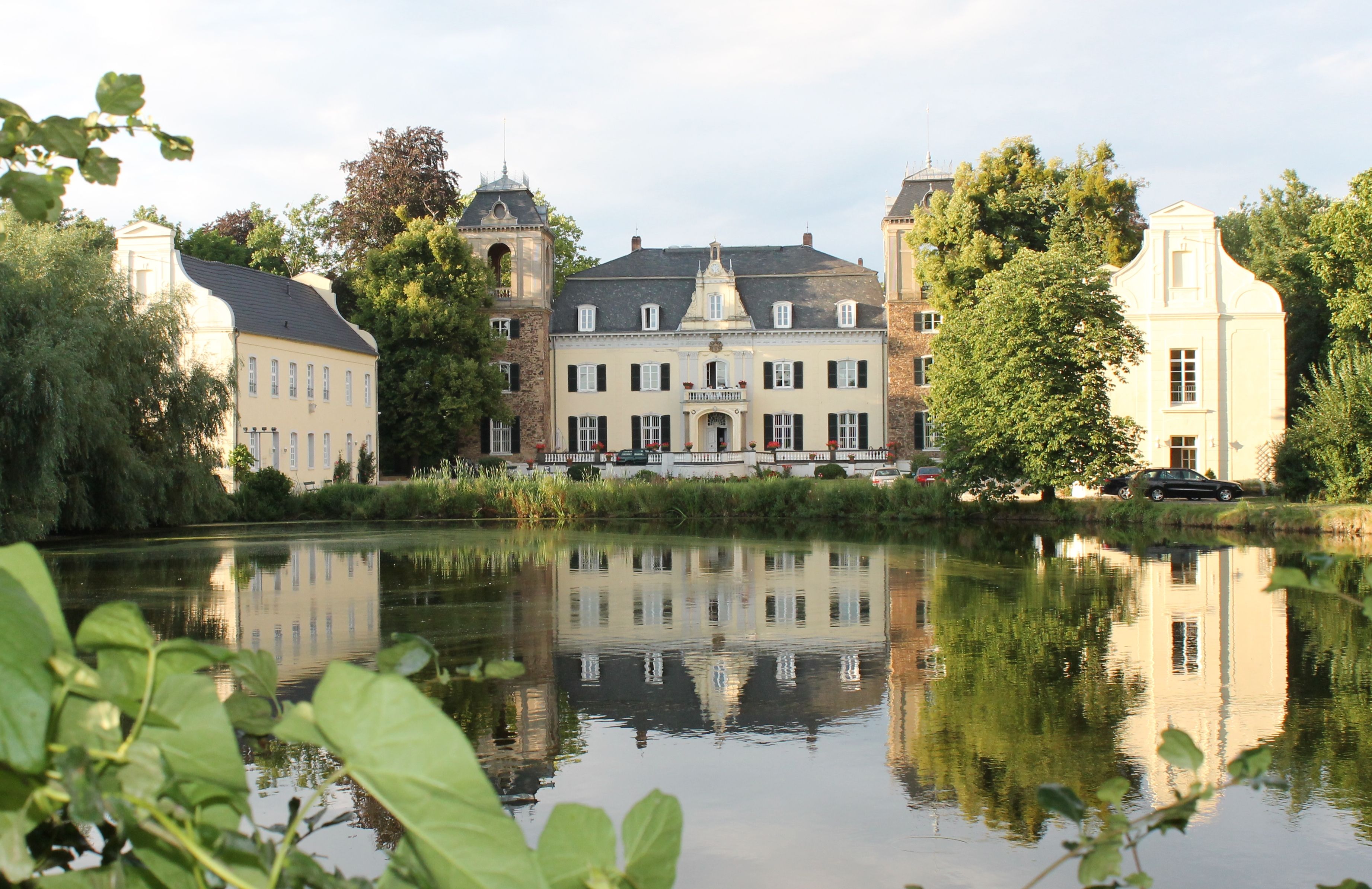 Burg Flamersheim in der Eifel ist eine Genusswelt für den Gaumen wie für das Auge