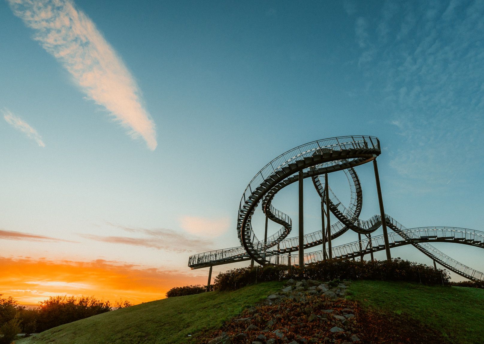 Tiger & Turtle, Duisburg Froschperspektive