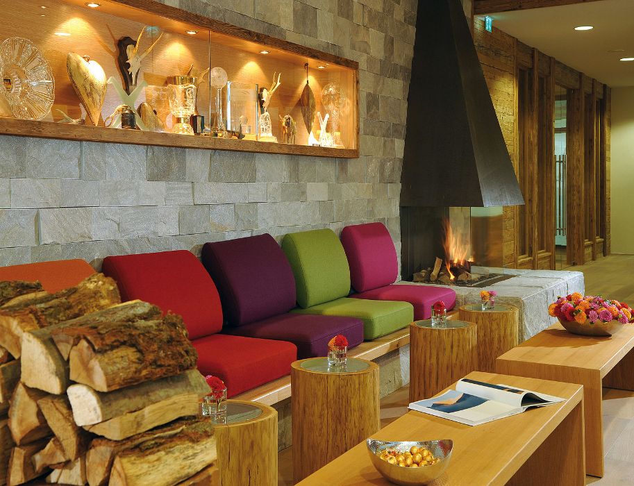 kamin-im-foyer-des-hotel-fire-ice-alpenpark-neuss