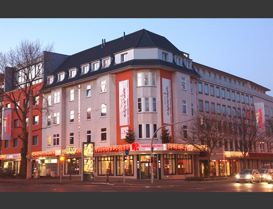 Hotelgebäude am Abend