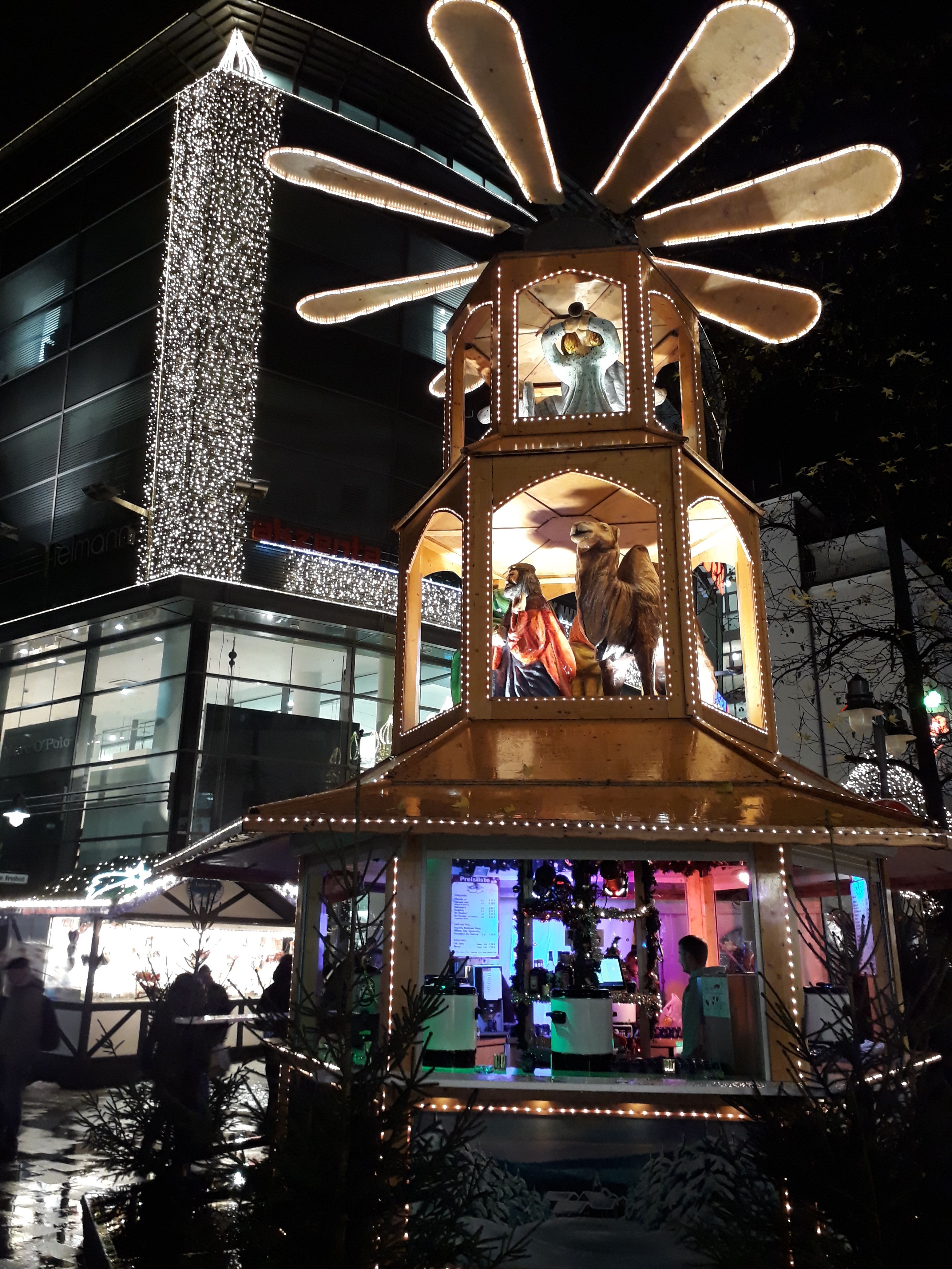 Zur Seite Weihnachtsmarkt Wuppertal-Elberfeld