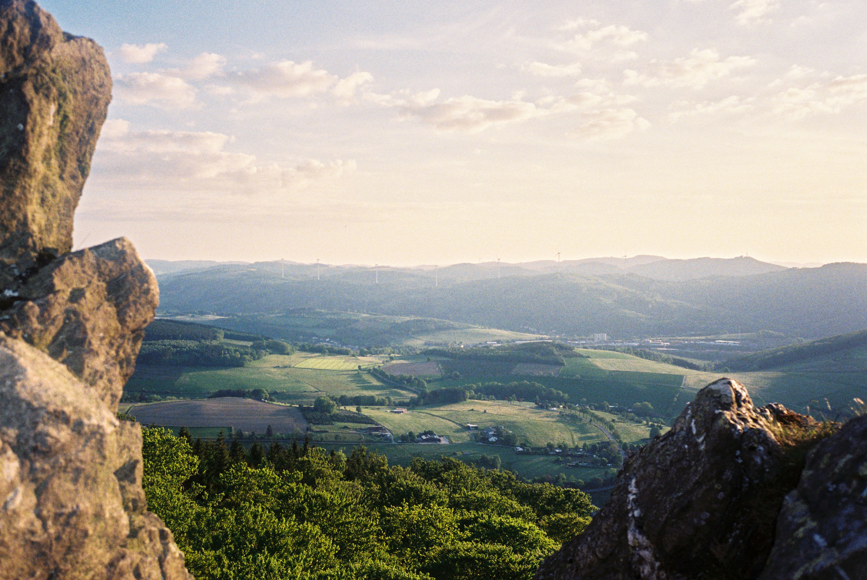 Aussichtspunkt an den Bruchhauser Steinen auf dem Rothaarsteig mit tollem Ausblick.