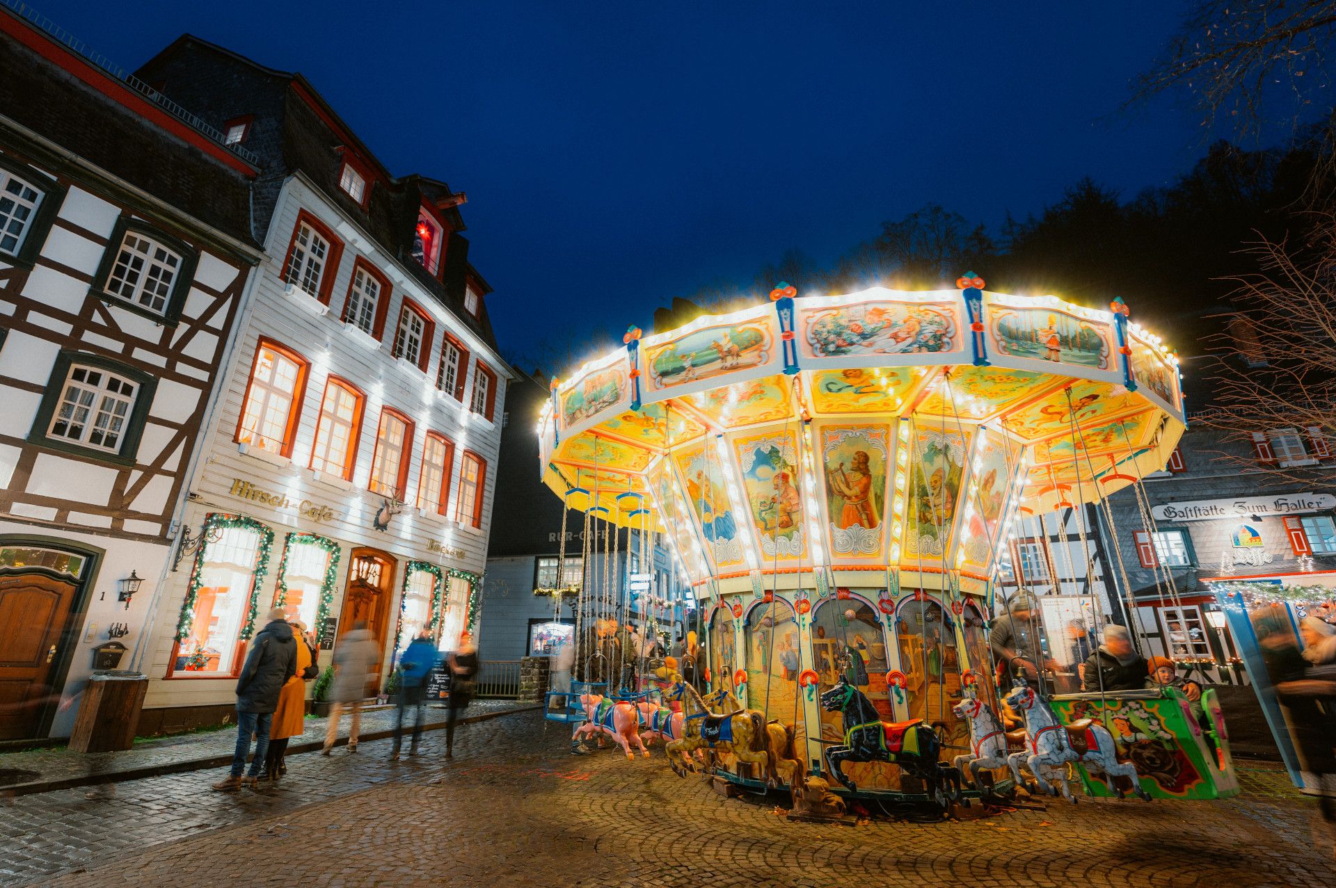 Riesenrad auf dem Weihnachtsmarkt in Monschau