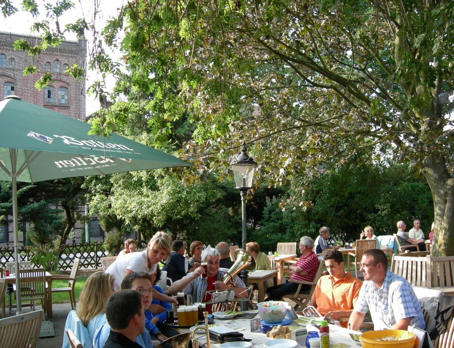Die Privatbrauerei Bolten besitzt einen eigenen Biergarten