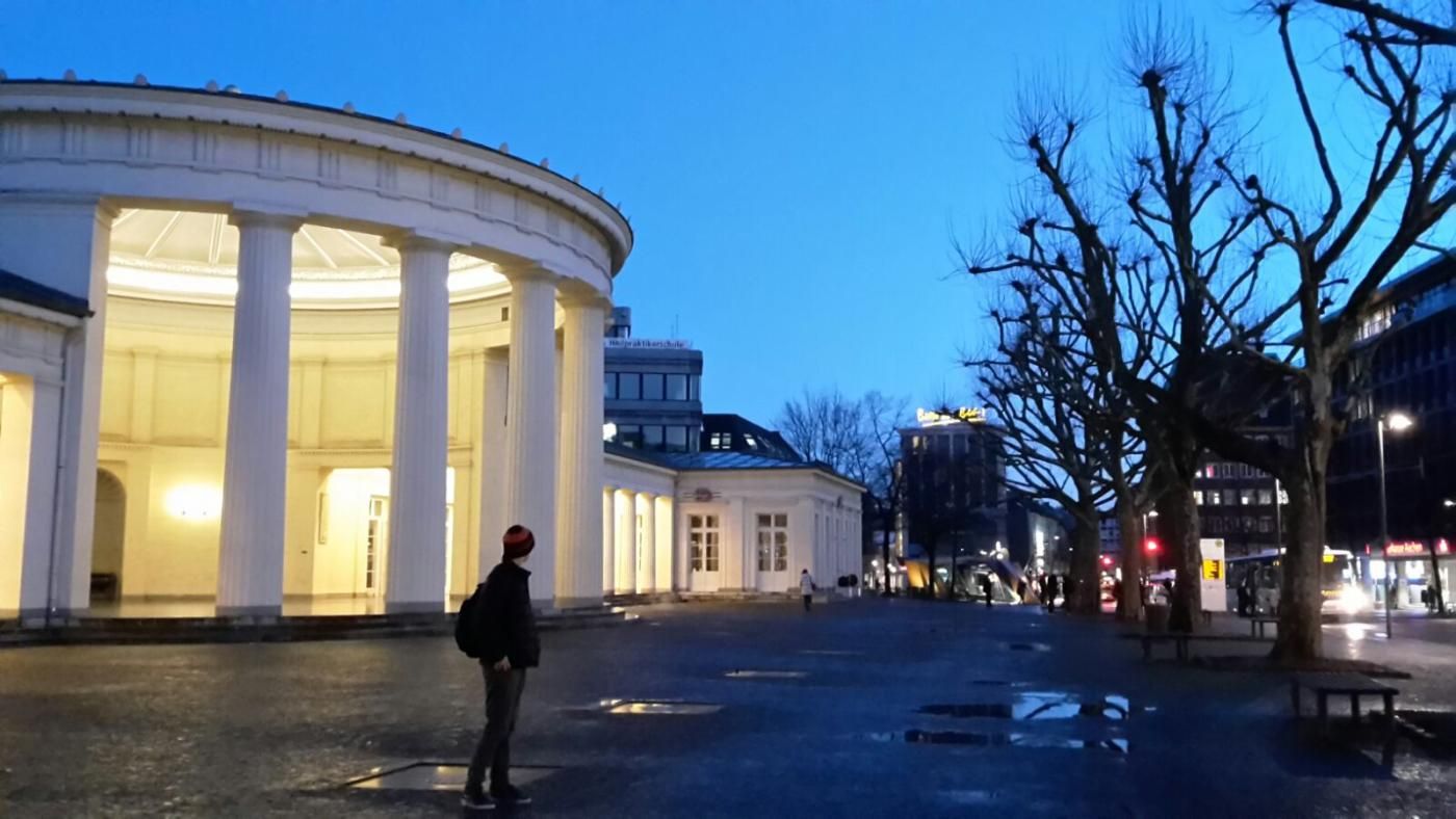 Zur Seite Elisenbrunnen