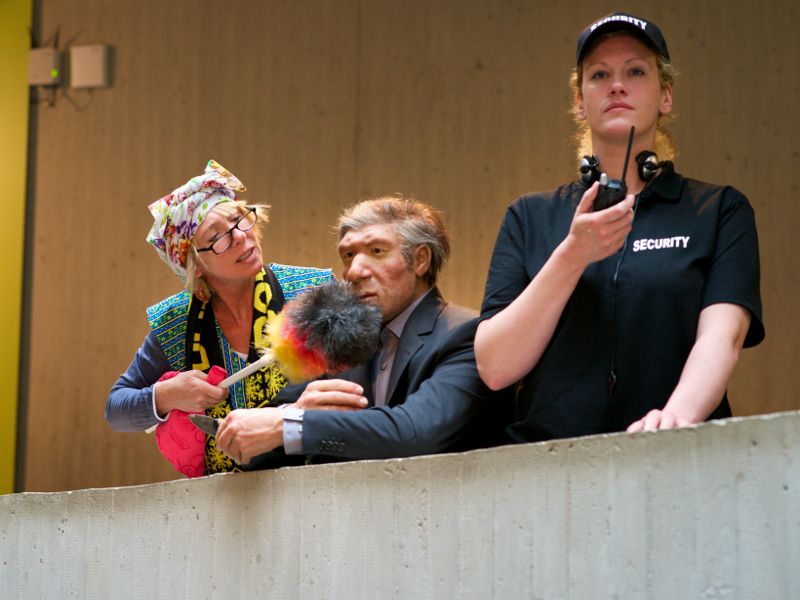Durch das Neanderthal Museum: Mit Reinigungskraft Inge Kopelke oder der Sicherheitsbeamtin Kim