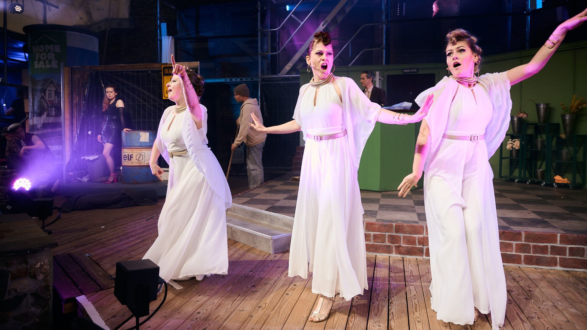 Das DAS DA THEATER bringt dramatische, spannende und komische Schauspiele auf die Bühne. Es richtet Theaterdinner, Musicals und Open-Air-Events aus