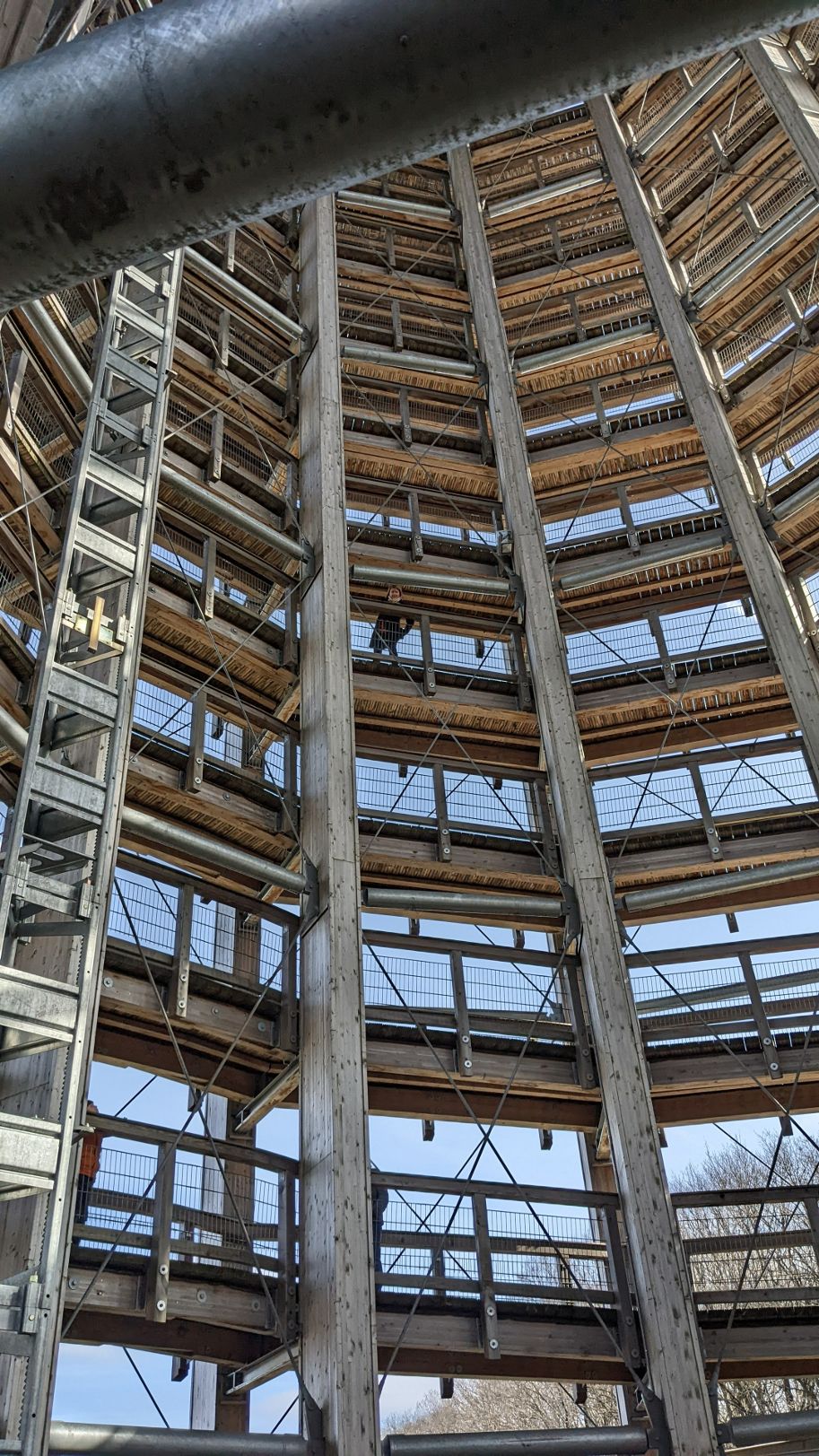 Die Plattform des 34 Meter hohen Aussichtsturmes ist barrierefrei zugänglich.