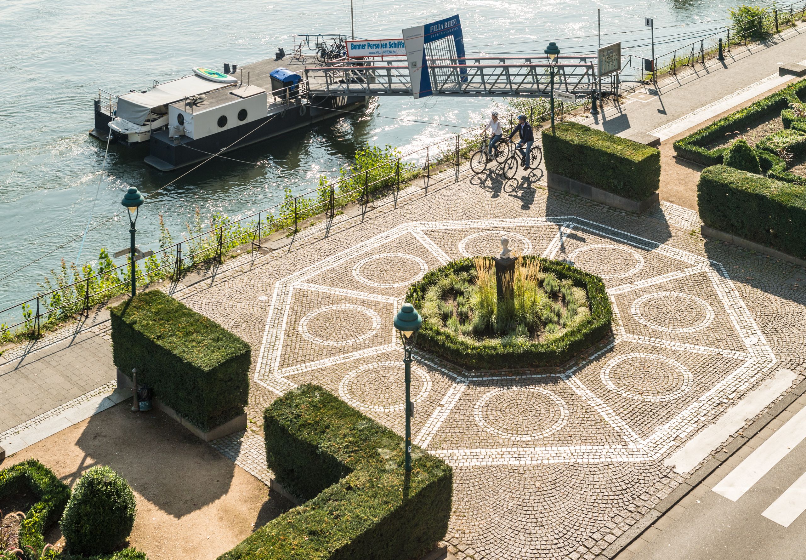 Rheinradweg Fähre bei Bonn