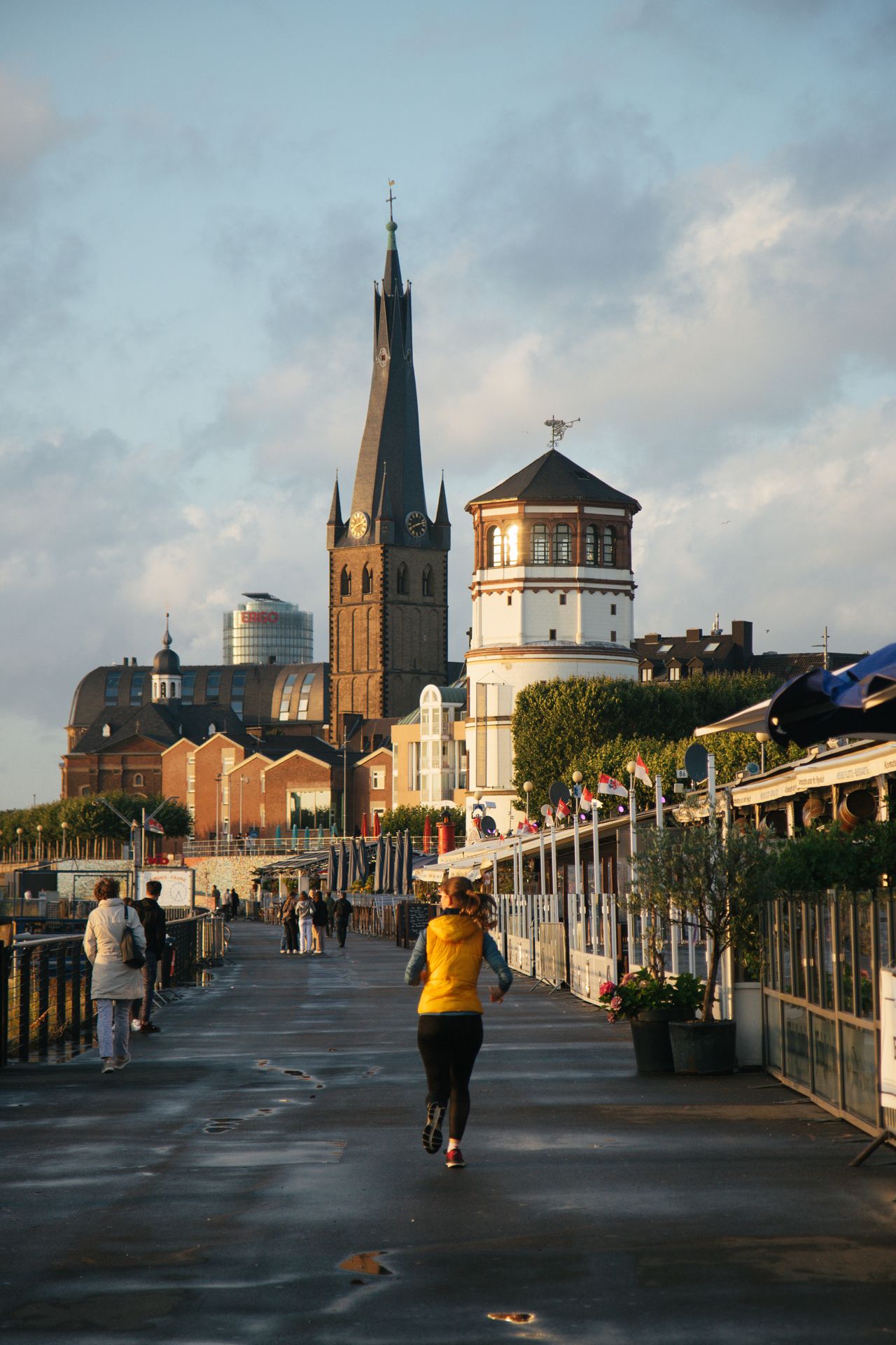 Spaziergang an der Rheinpromenade, Düsseldorf