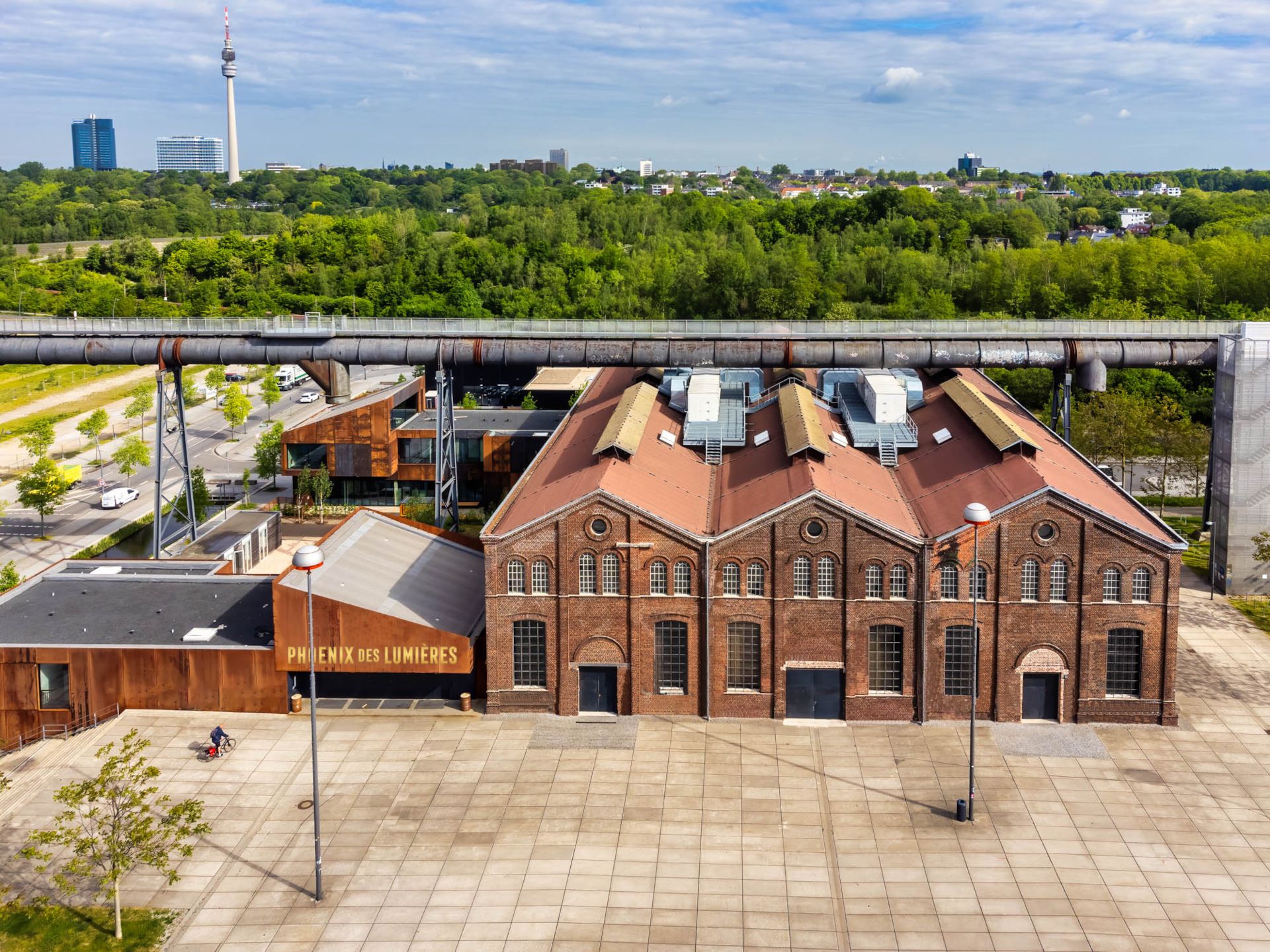 Das Phoenix des Lumières ist im Januar 2023 als digitales Kunstzentrum in der ehemaligen Gasgebläsehalle des Hochofenwerks Phoenix West gestartet