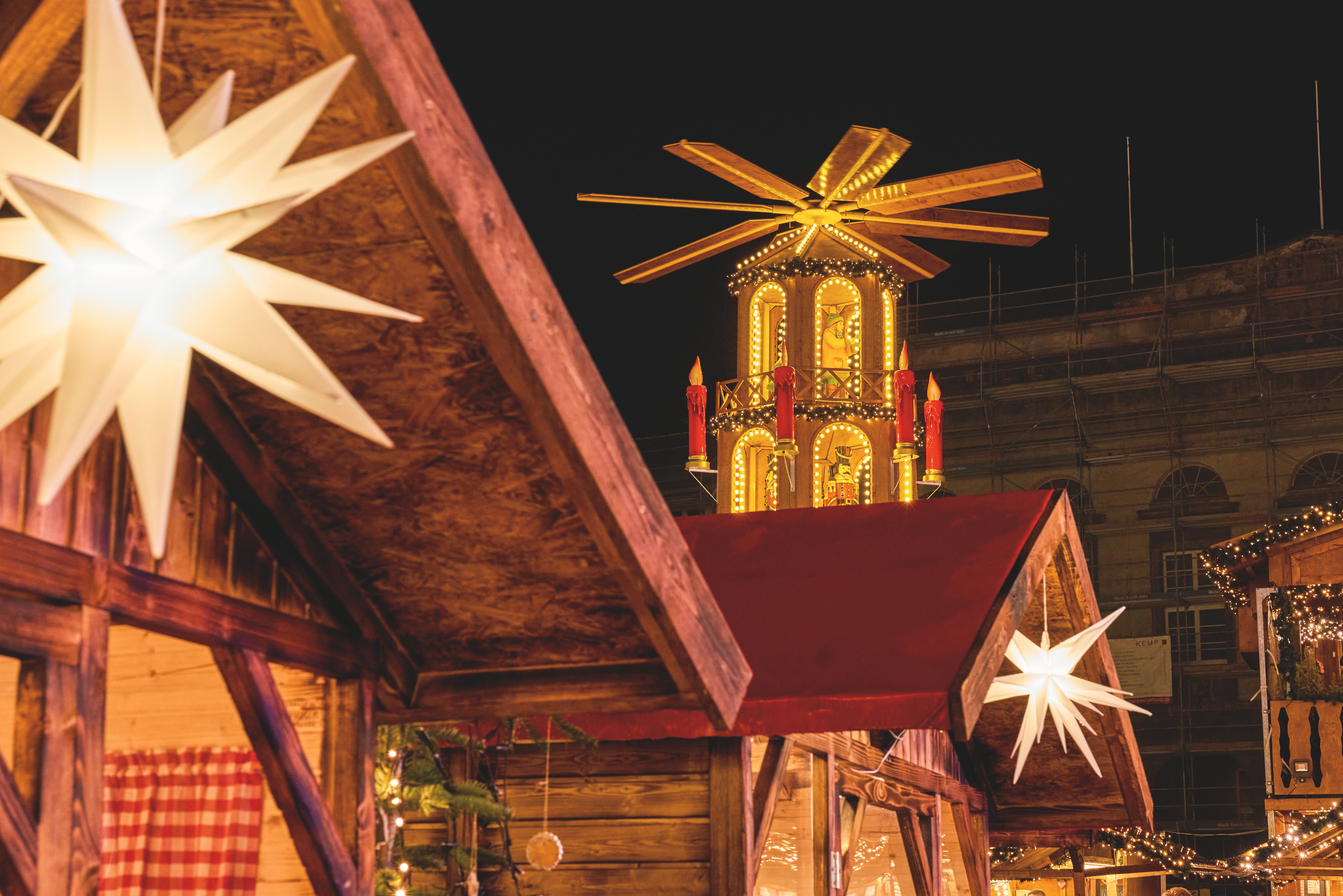 Wittener Weihnachtsmarkt beleuchtet bei Nacht