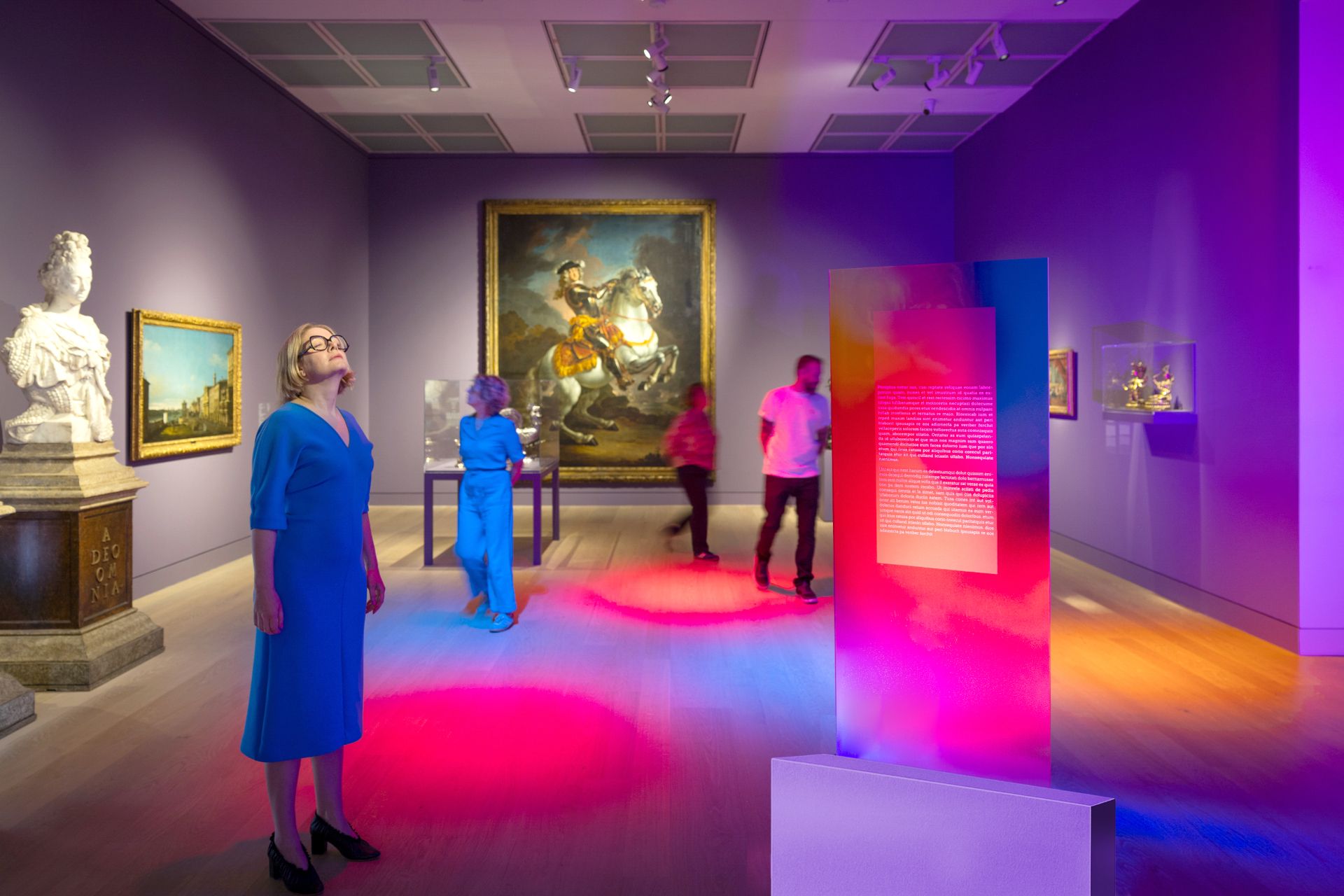 Neben den außergewöhnlichen Gerüchen bereichern auch Farbspiele das Kunsterlebnis im Kunstpalast