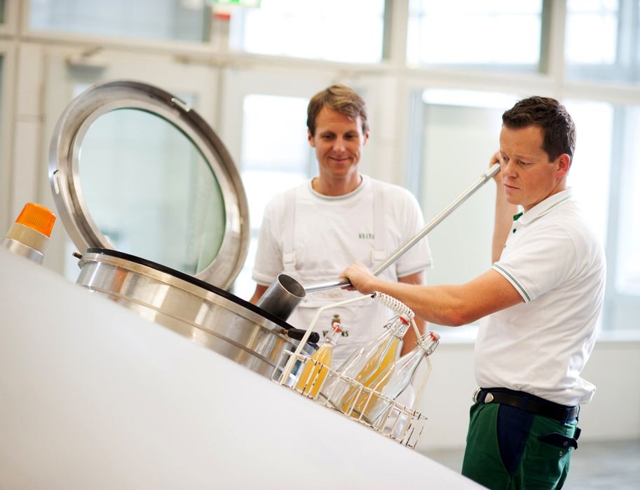 Die Einhaltung von Qualitätsstandards ist das A und O in der Brauerei C. & A. Veltins