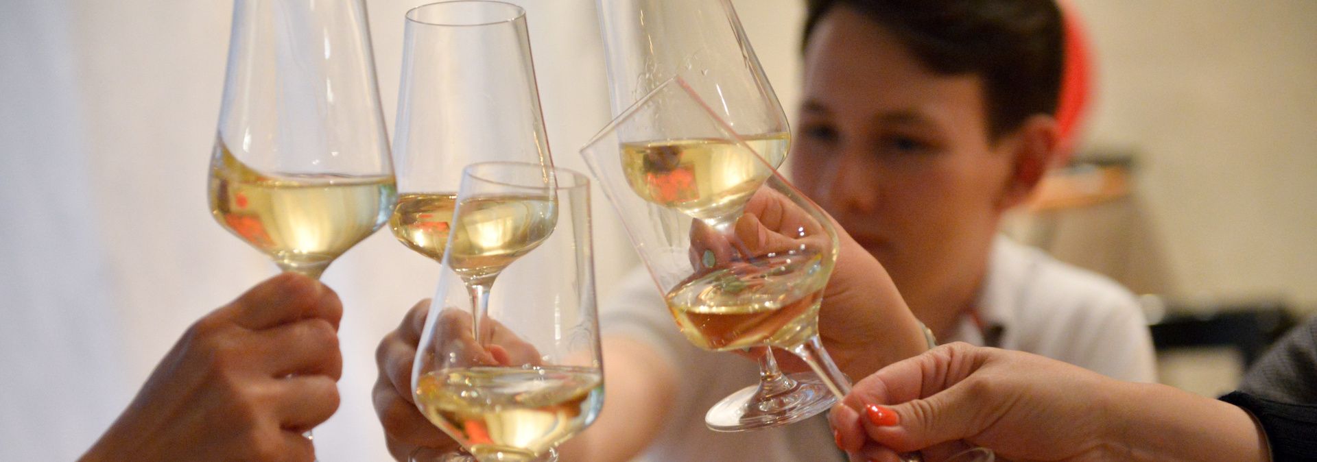 Weinprobe im Weinloft von wine & glory