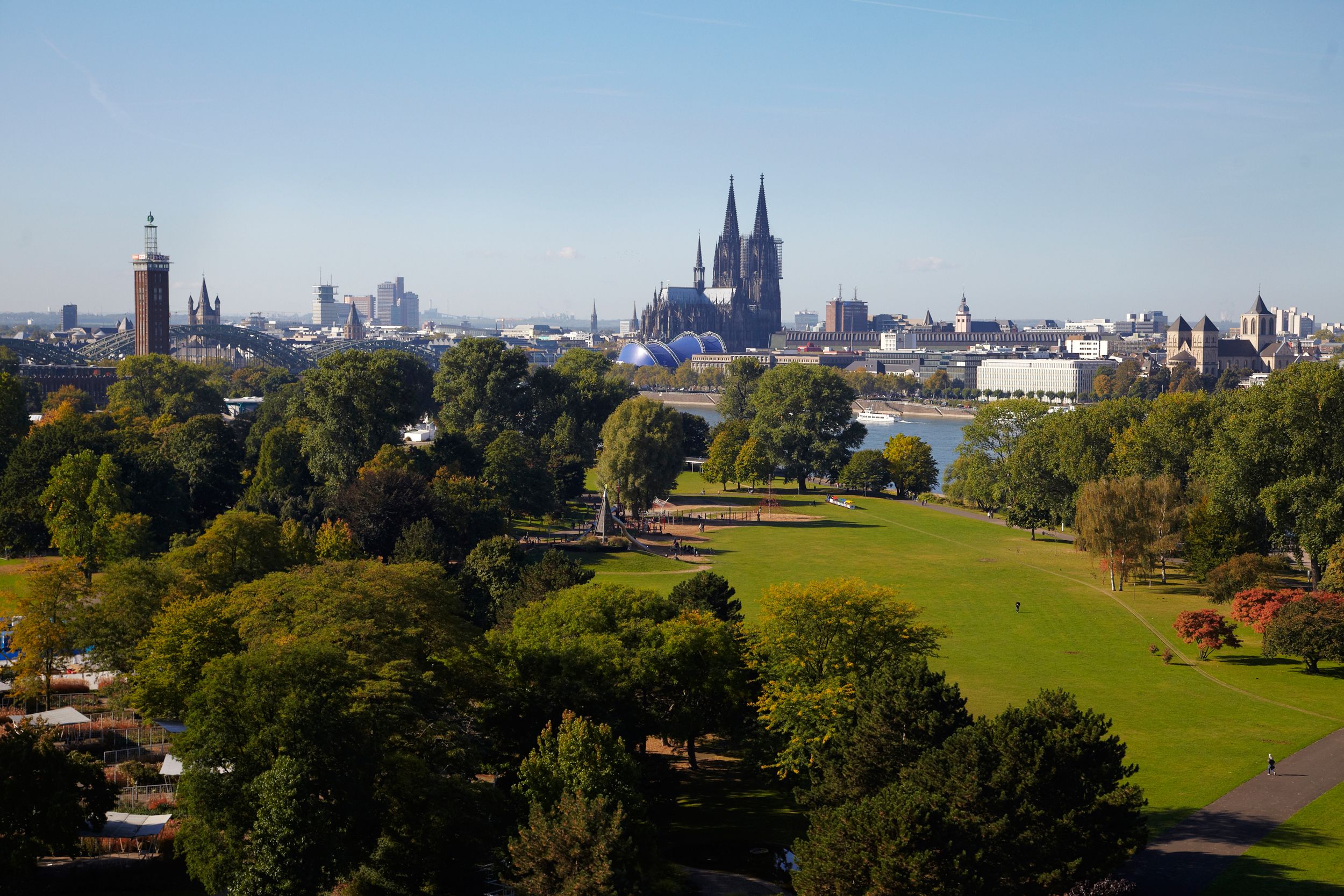 Zur Seite Rheinpark Köln