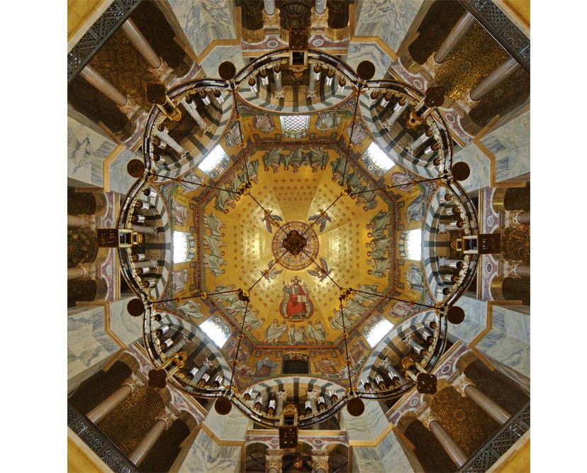 Das Kuppelmosaik im Aachener Dom ist ein Hingucker