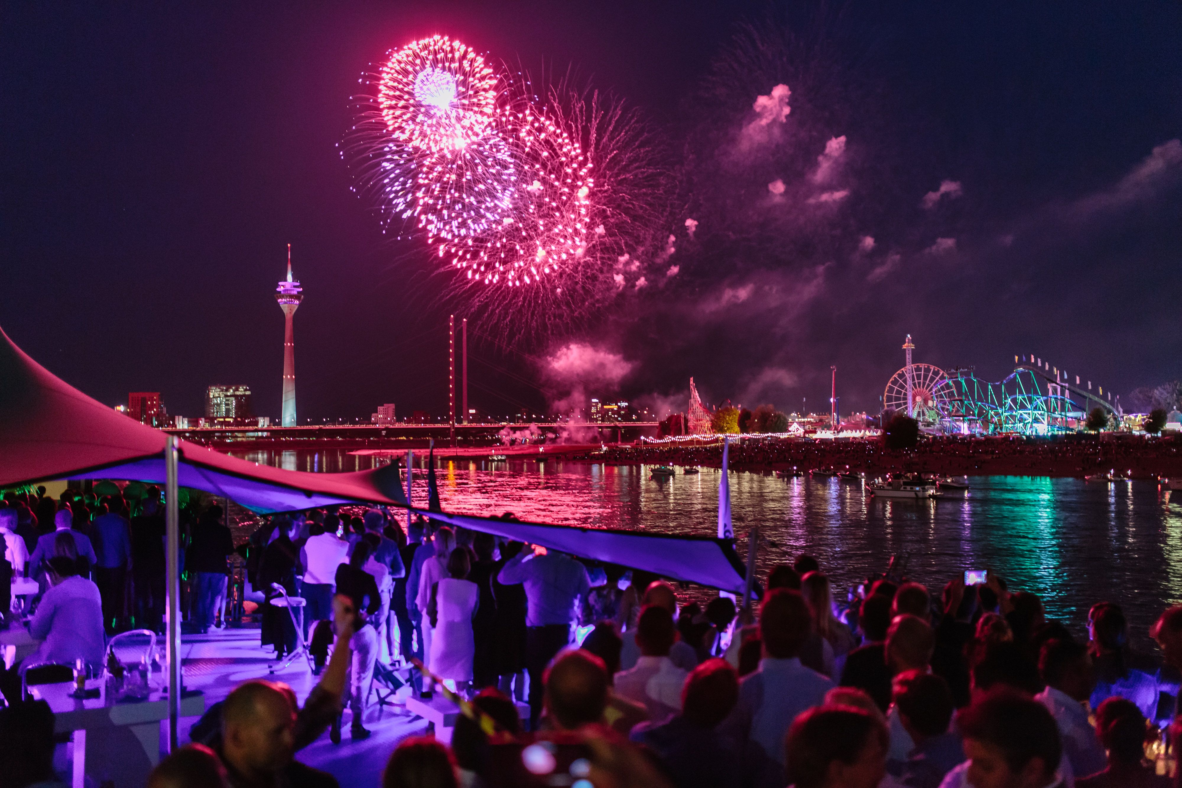 Oceandiva Futura Rheinkirmes Feuerwerk