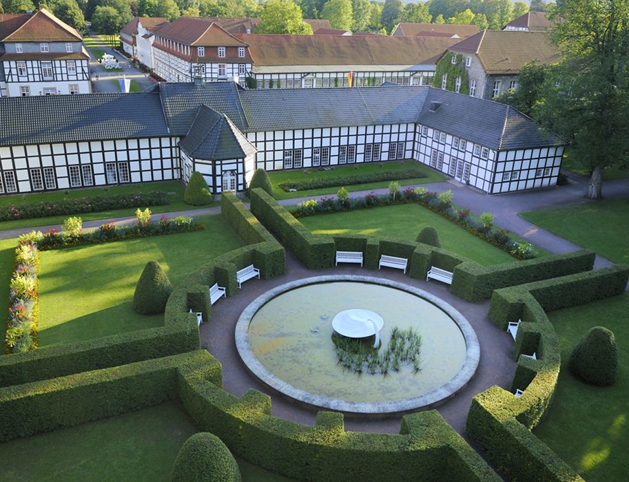 Das Hotel im Sommer aus der Luft