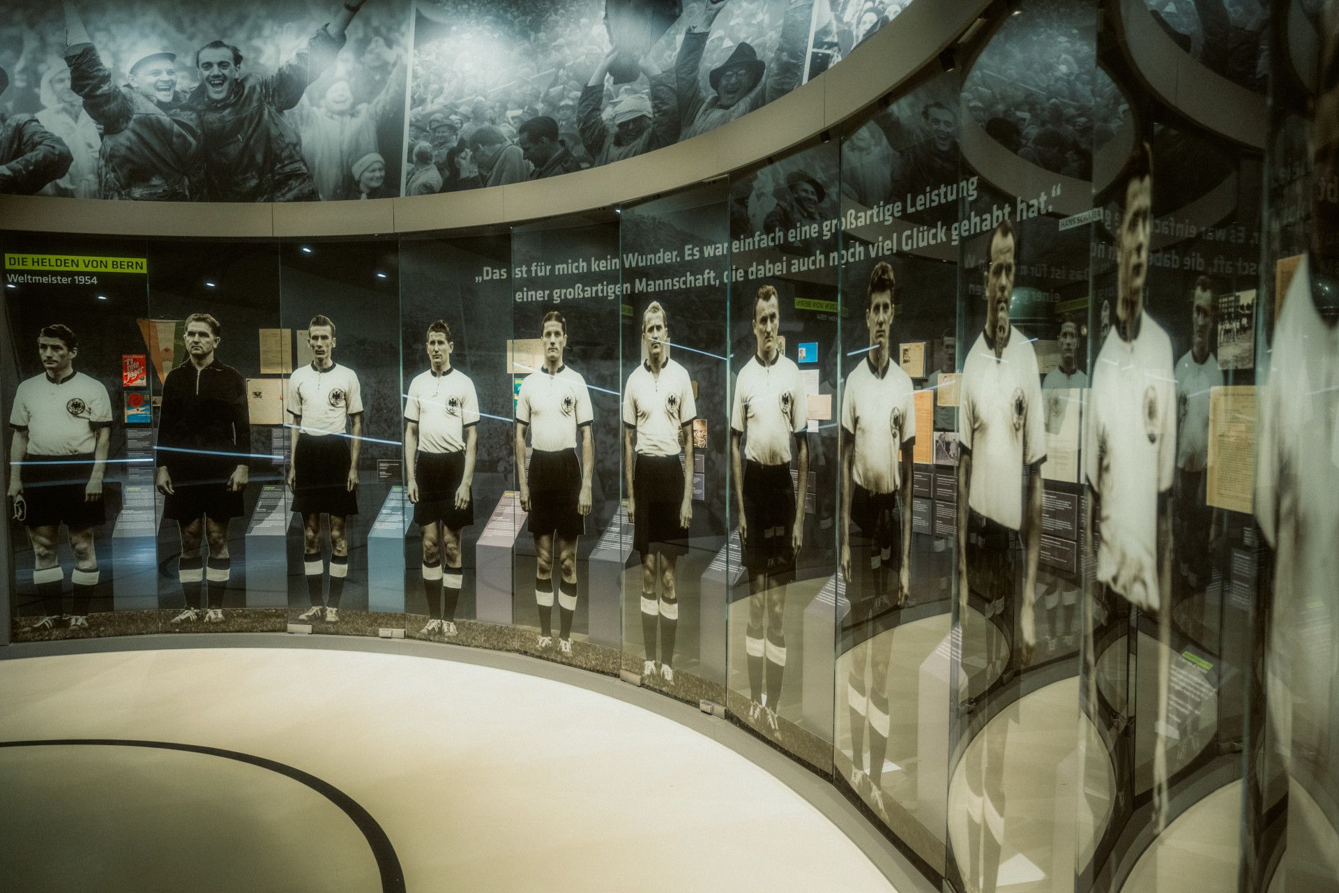 Aufsteller der WM-Mannschaft von 1954 im Deutschen Fußballmuseum in Dortmund