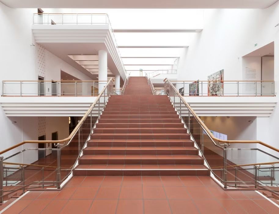Museum Ludwig, Innenansicht, Treppenhaus