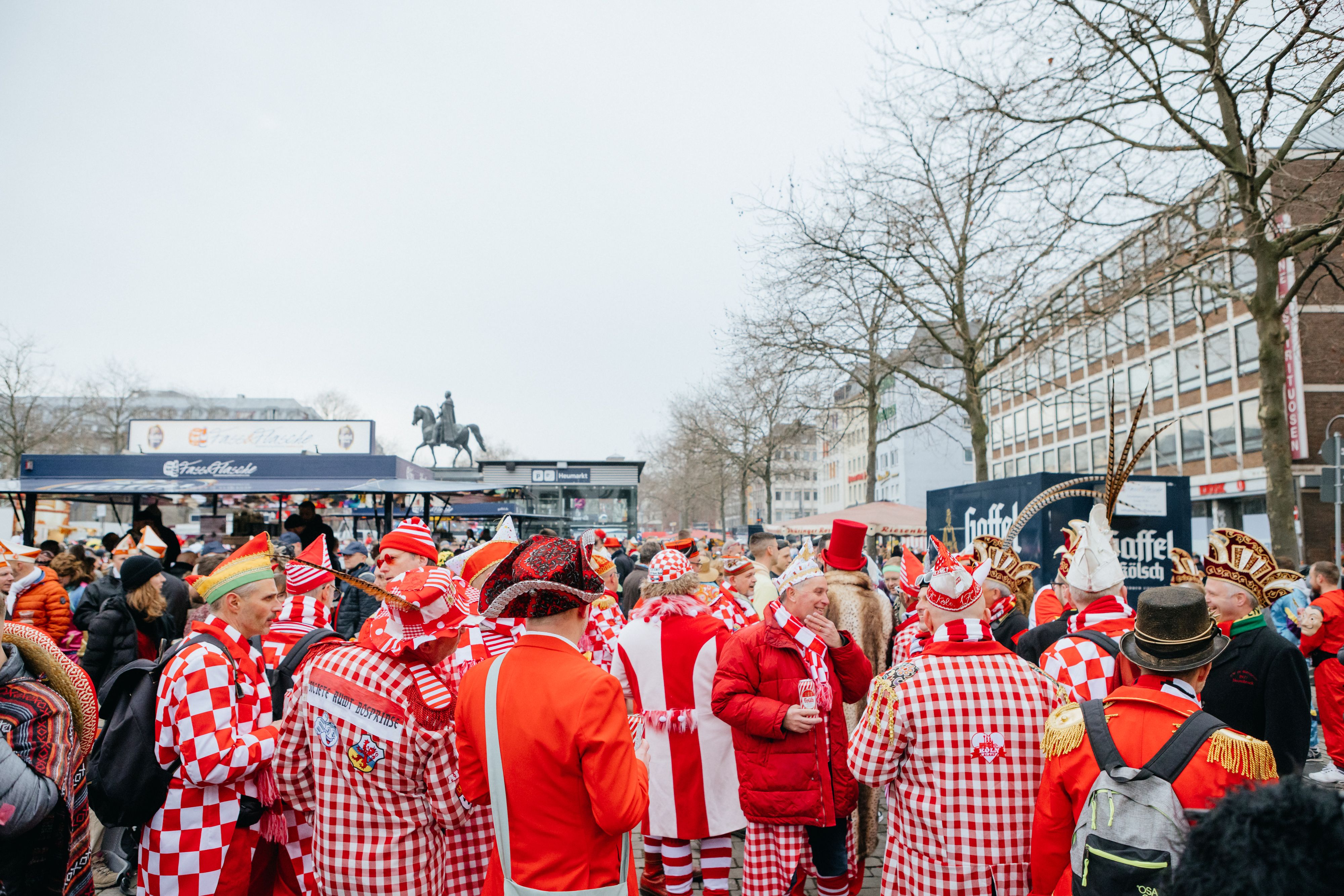 Weiberfastnacht Köln, Rut und Wiess Gruppe