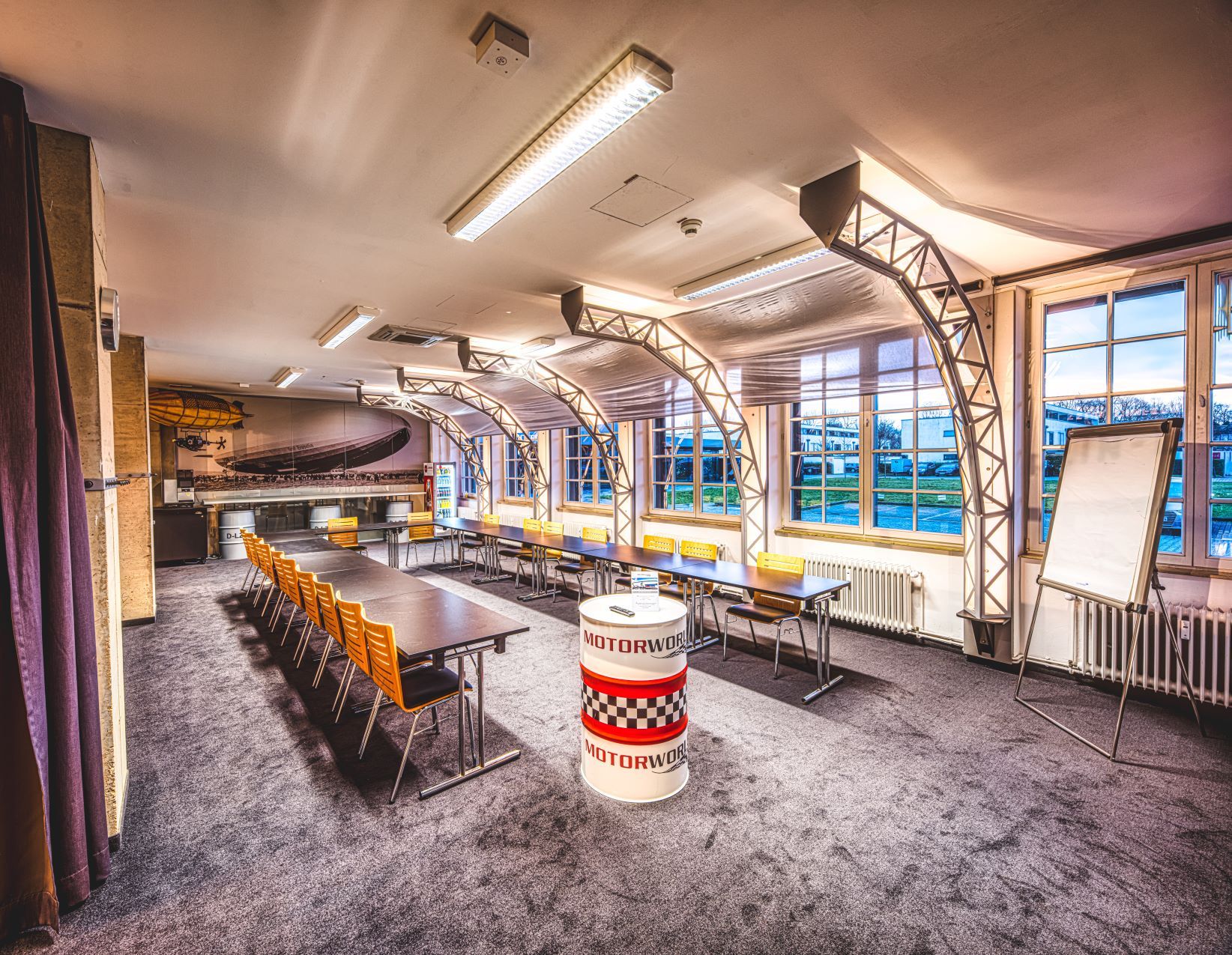 Zeppelin Lounge