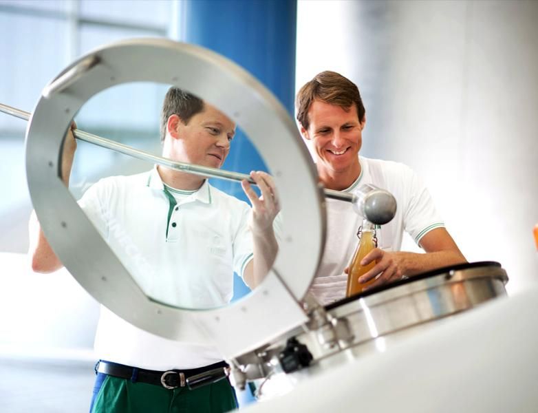 Heute steht den Brauern und Mälzern für das jahrhundertealte Handwerk des Bierbrauens modernste Technologie zur Verfügung