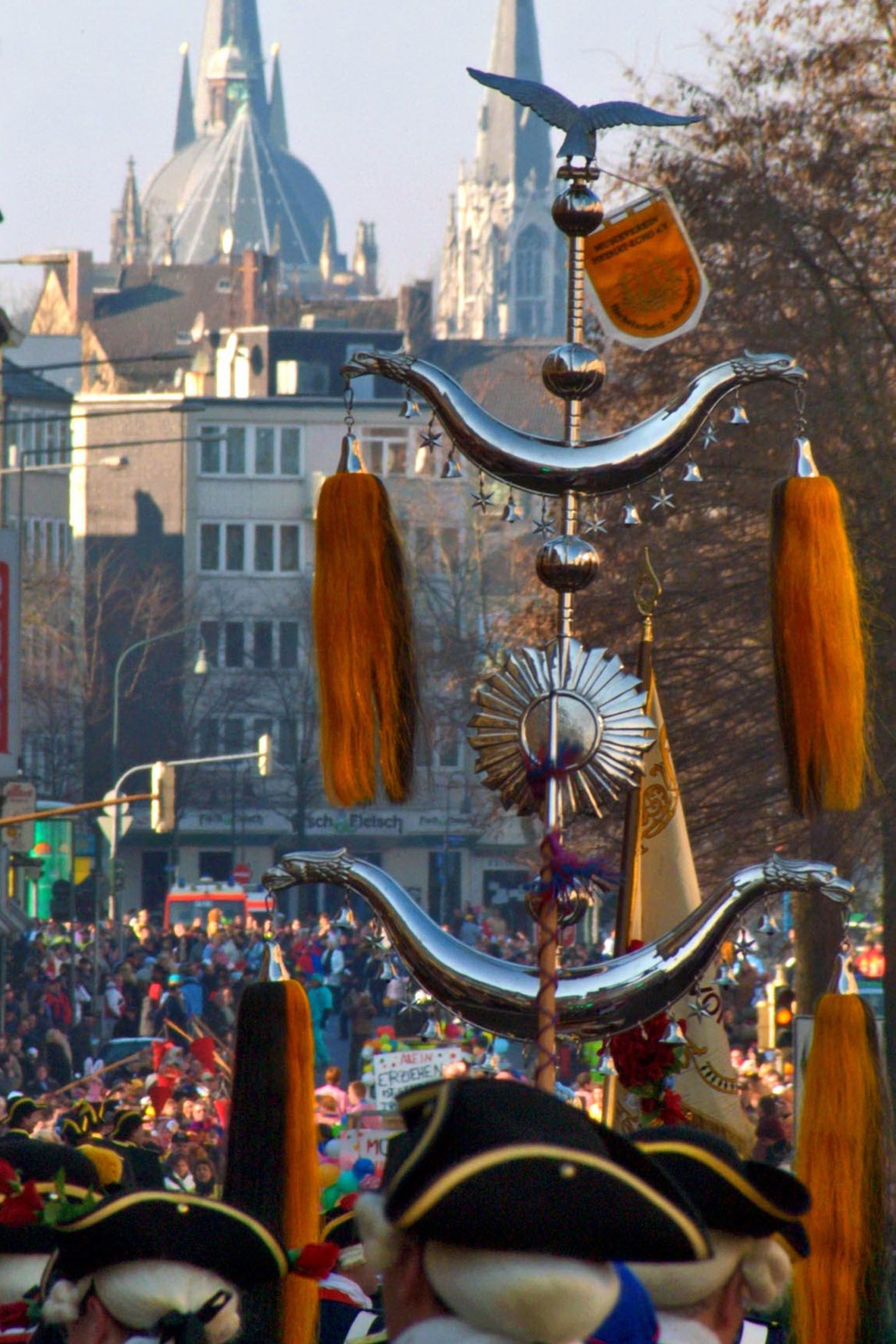 Der traditionelle Rosenmontagszug in Aachen