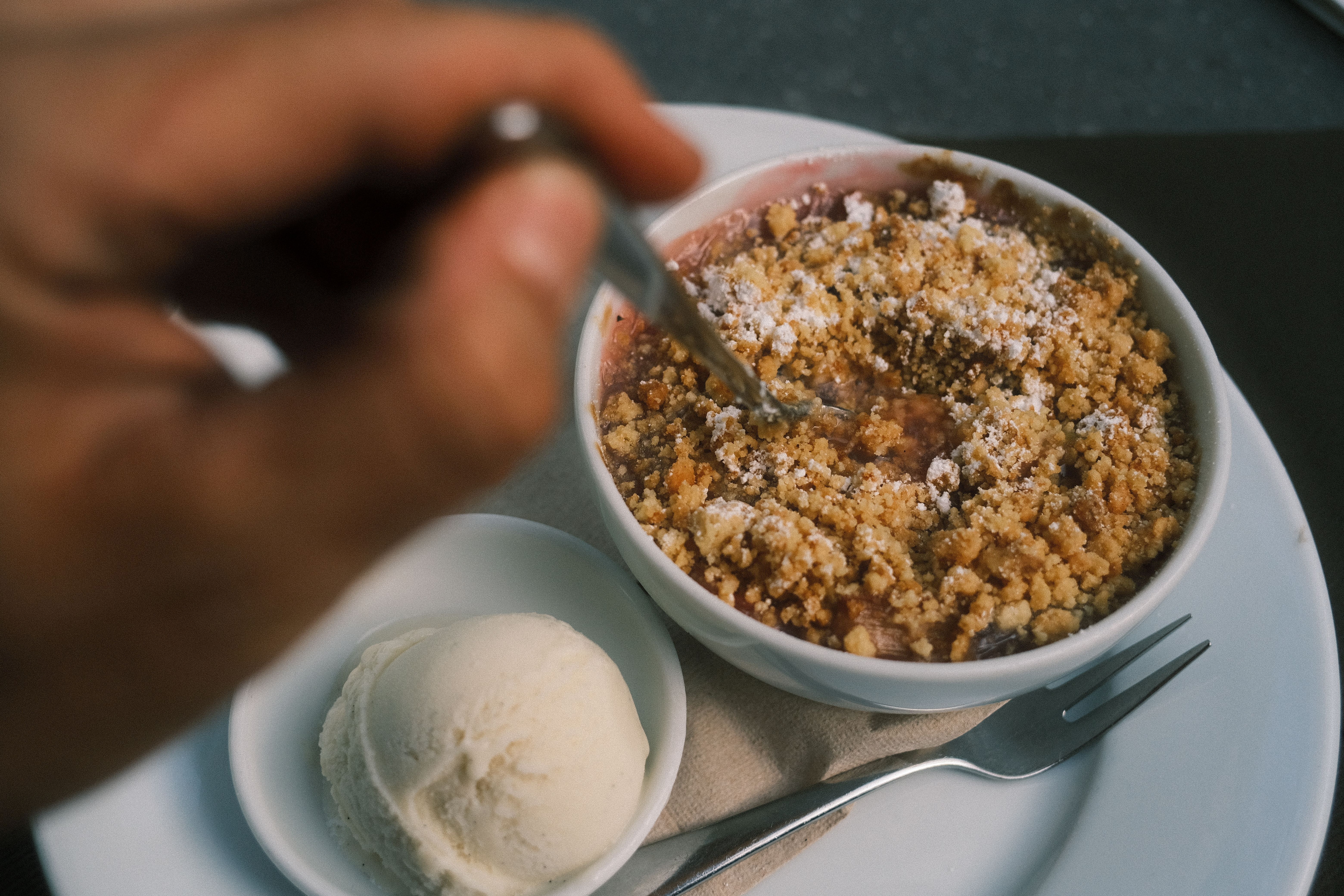 Molle & Korn, Lukasz Kus, Crumble und Eis im Café Landluft am Niederrhein.