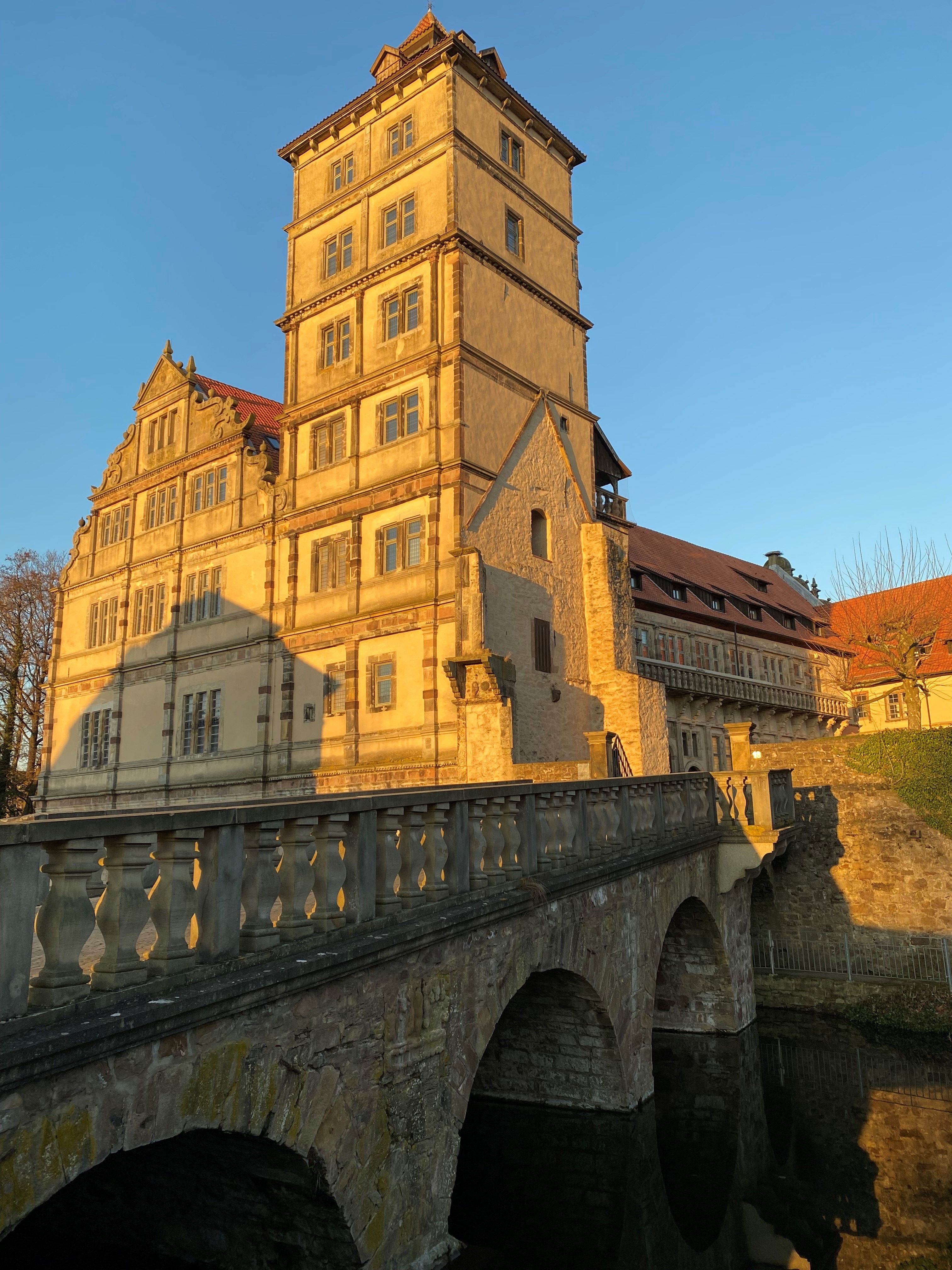 Schloss Brake in Abendstimmung
