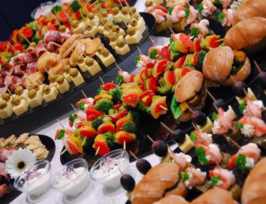 Fingerfood sieht nicht nur köstlich aus, sondern schmeckt auch exzellent