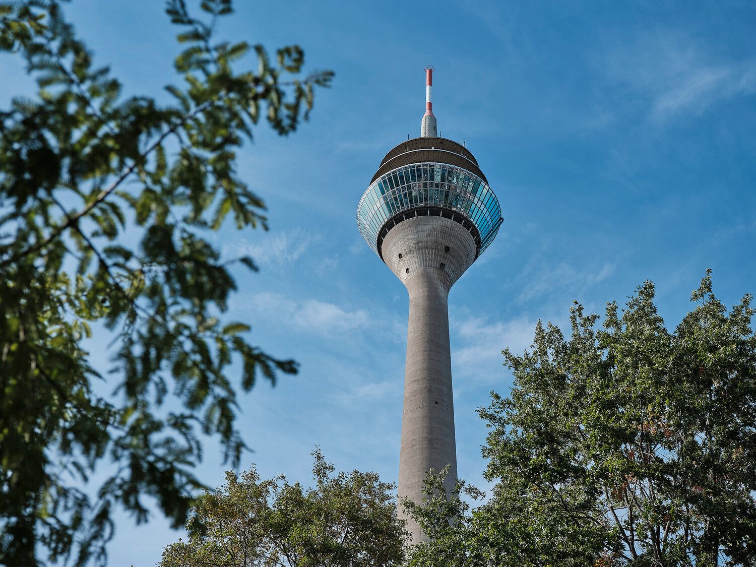 Zur Seite Rheinturm
