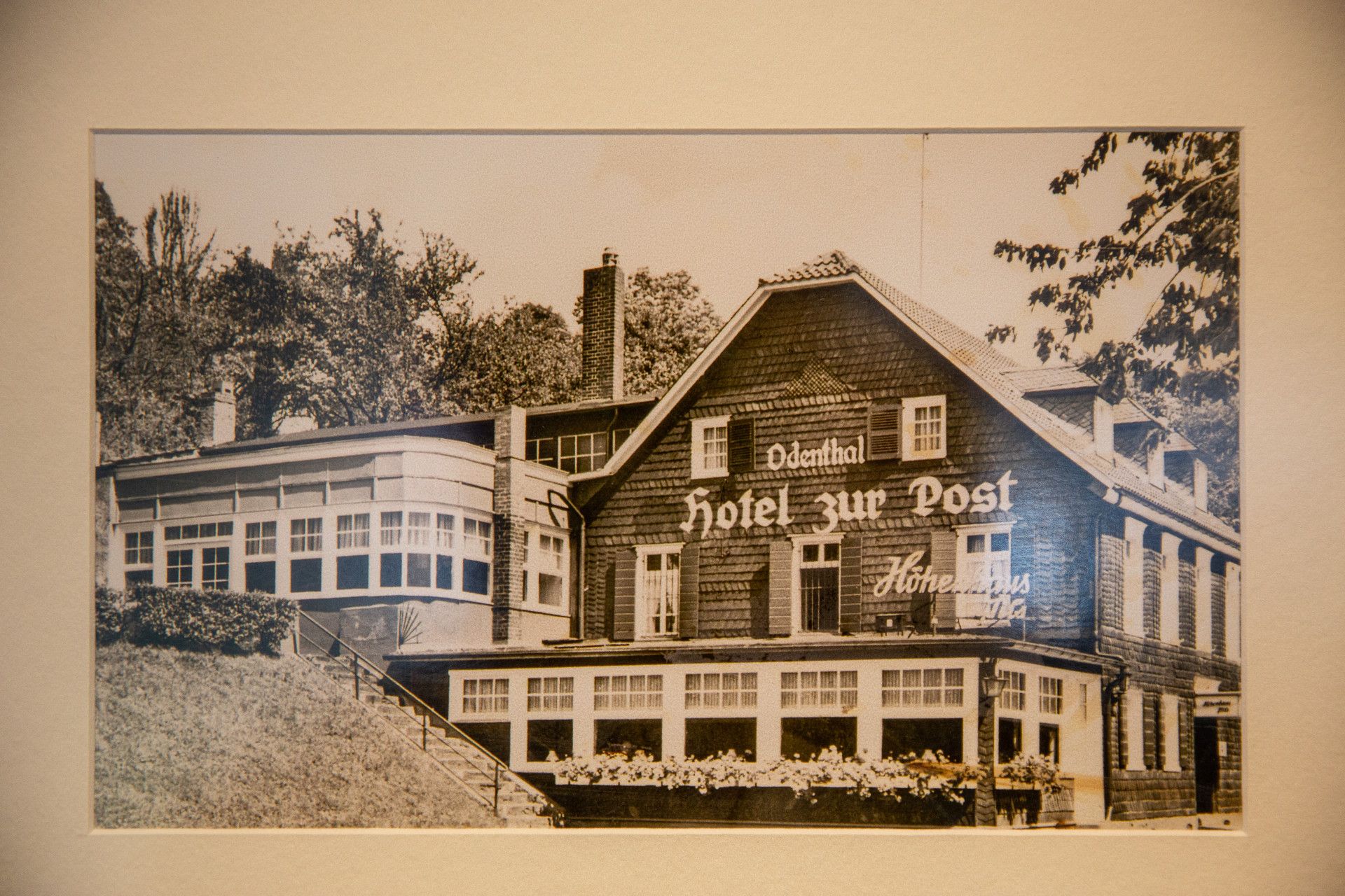 Altes Bild vom Hotel "Zur Post" im Bergischen Land