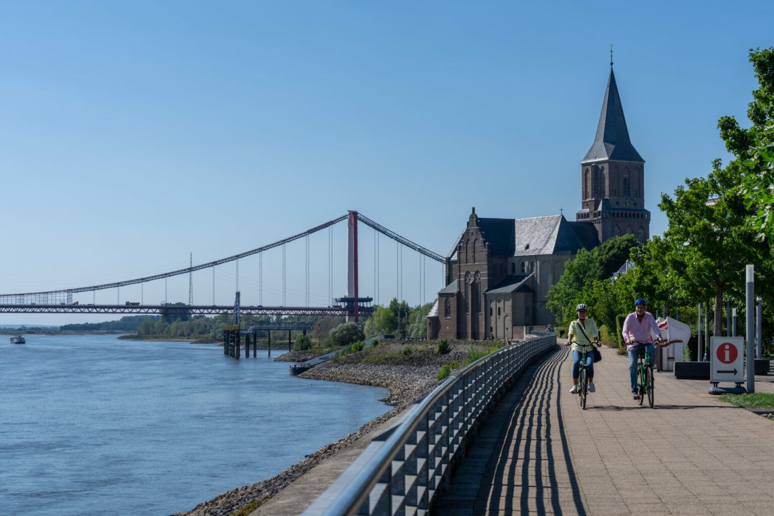 Zur Seite …darum ist es am Rhein so schön 