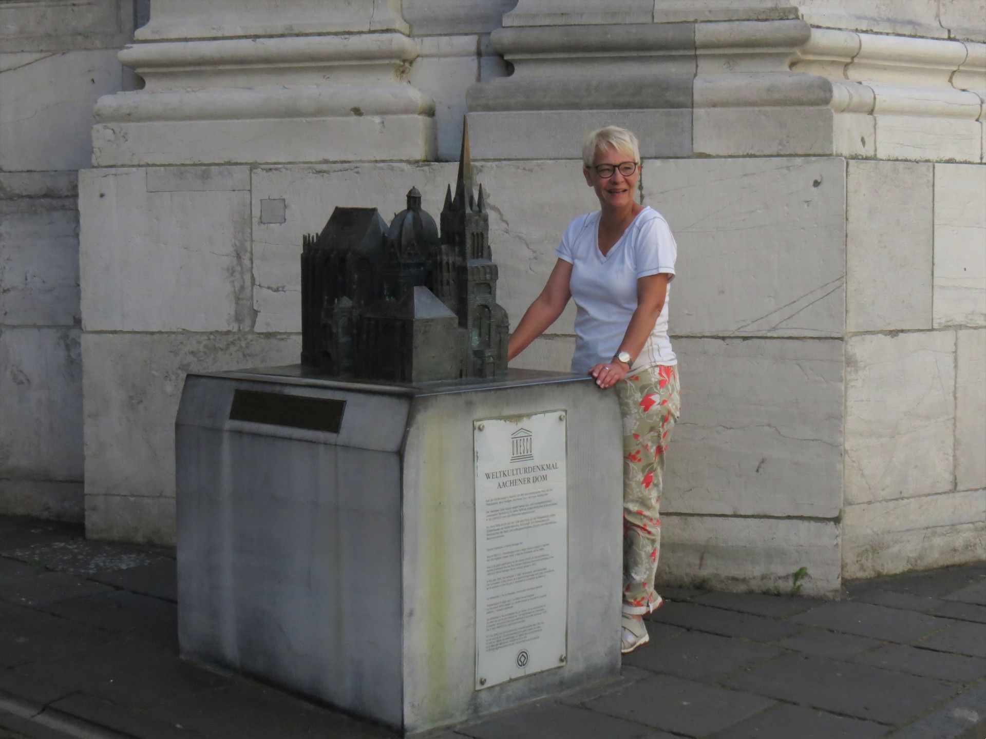 Bronzemodell des Aachener Dom
