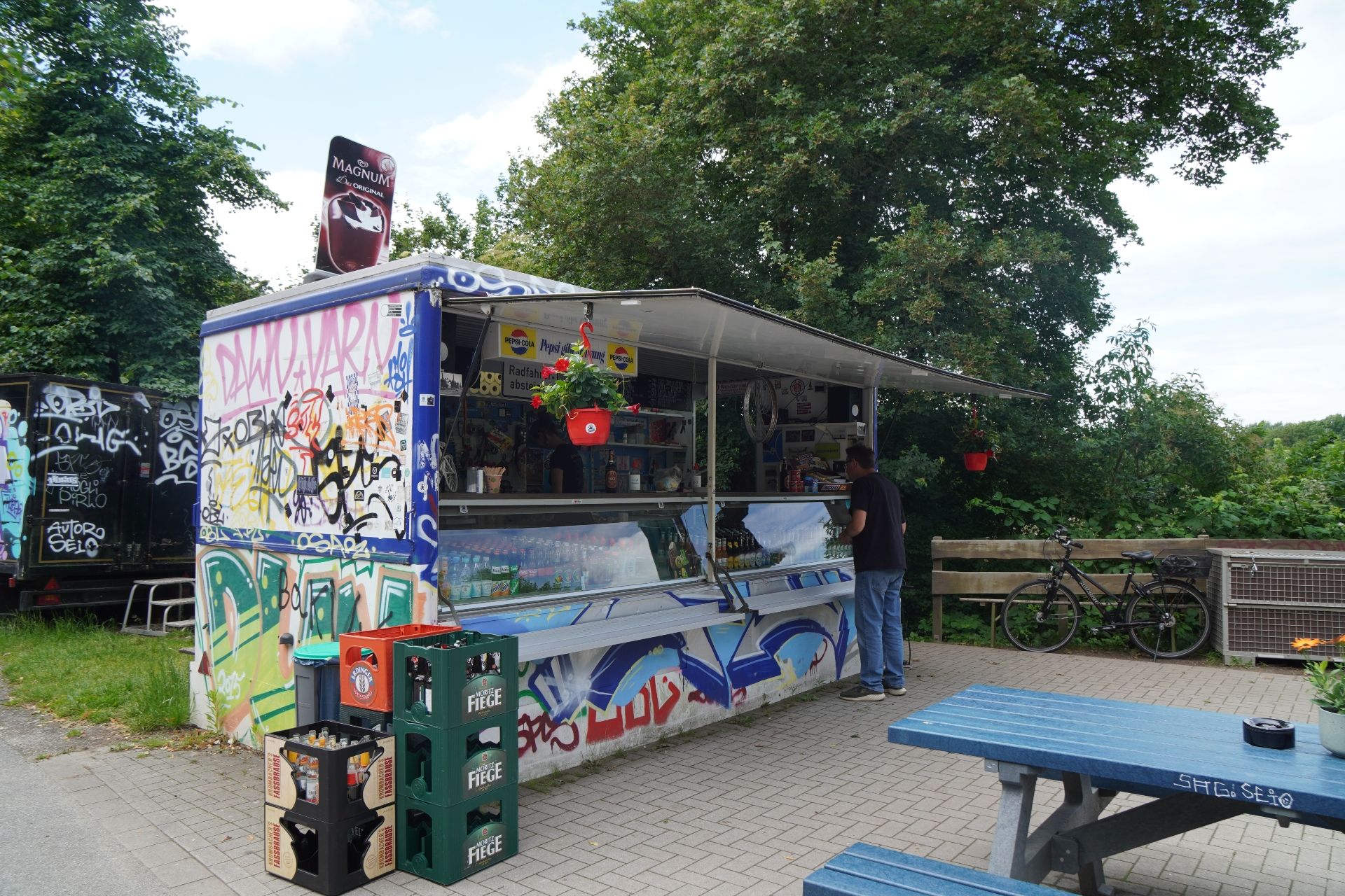 Ein Zwischenstopp erfolgt an der Erzbahnbude in Gelsenkirchen