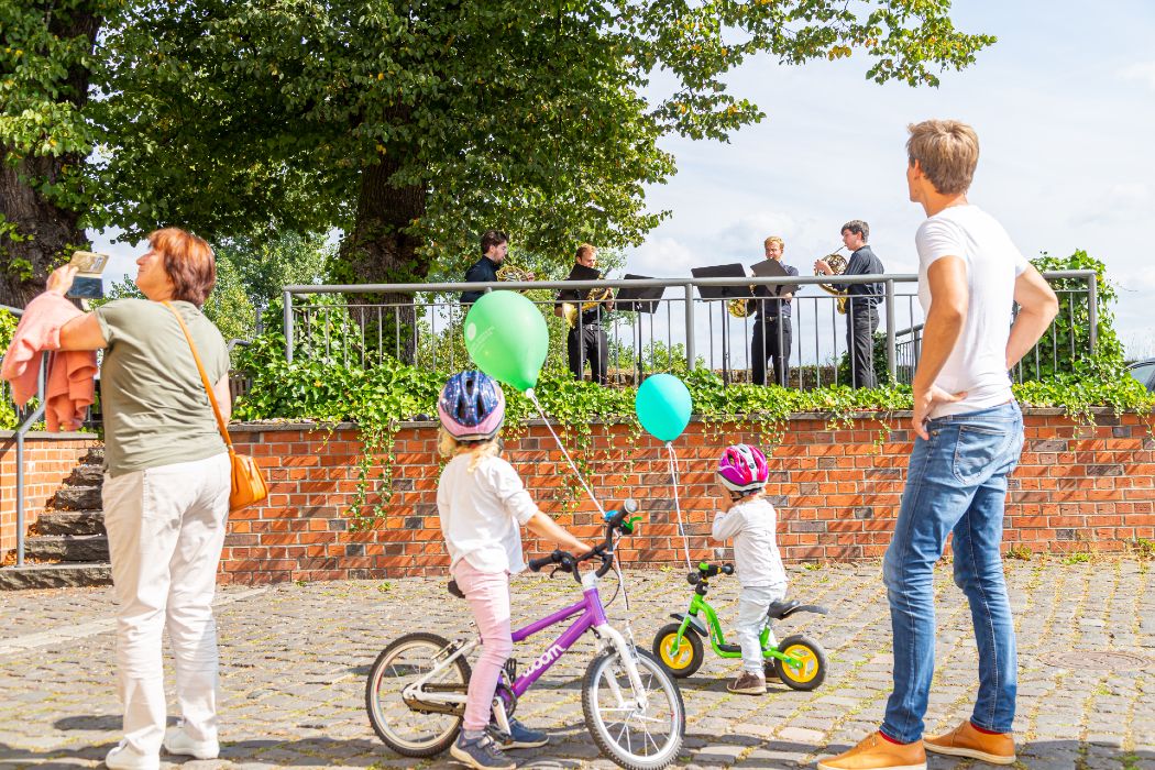 Große und auch kleine Gäste nehmen an den musikalischen Radtouren teil