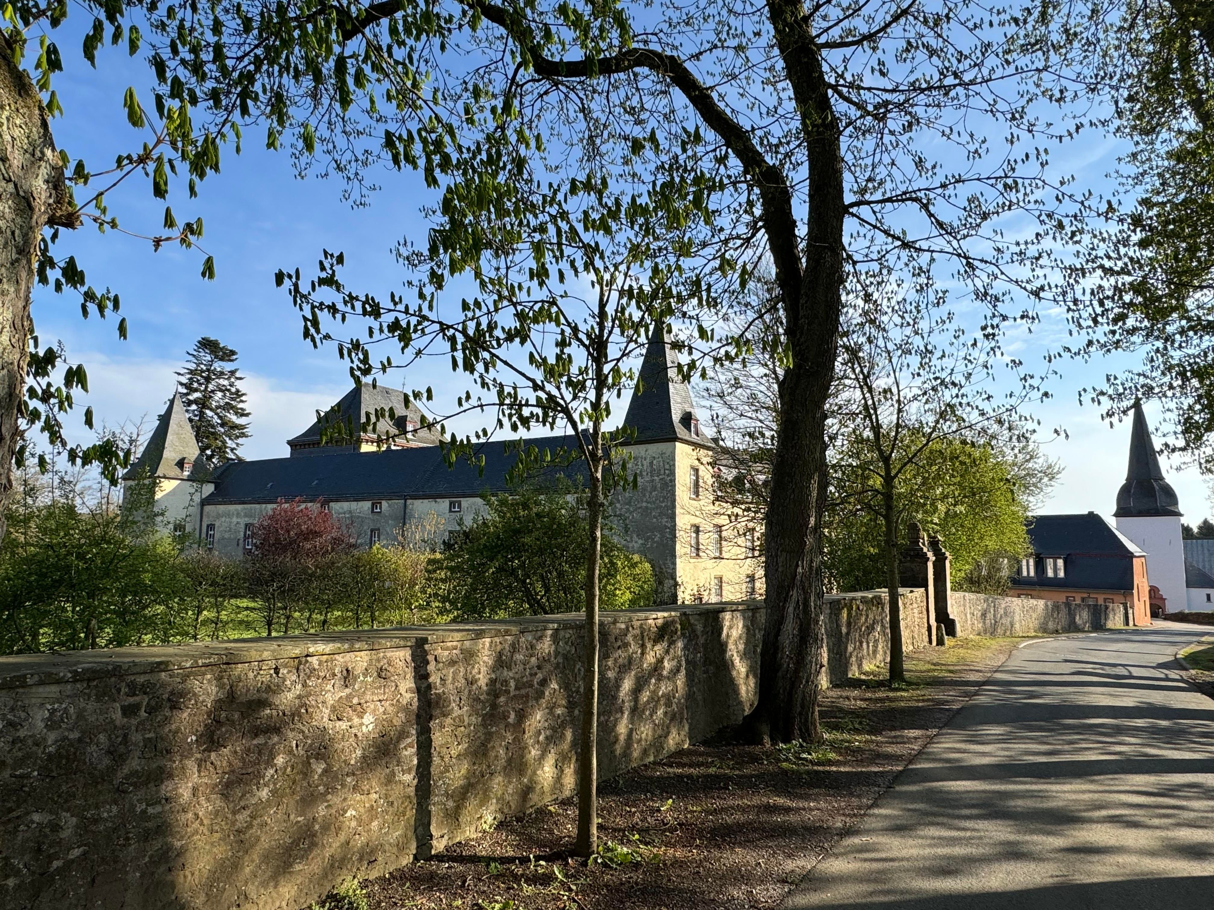 Schloss Schmidtheim ist ein Ort der Naturverbundenheit. Die Familie Beissel von Gymnich bietet naturnahe Seminare auf den Grünflächen rund um das Gut an